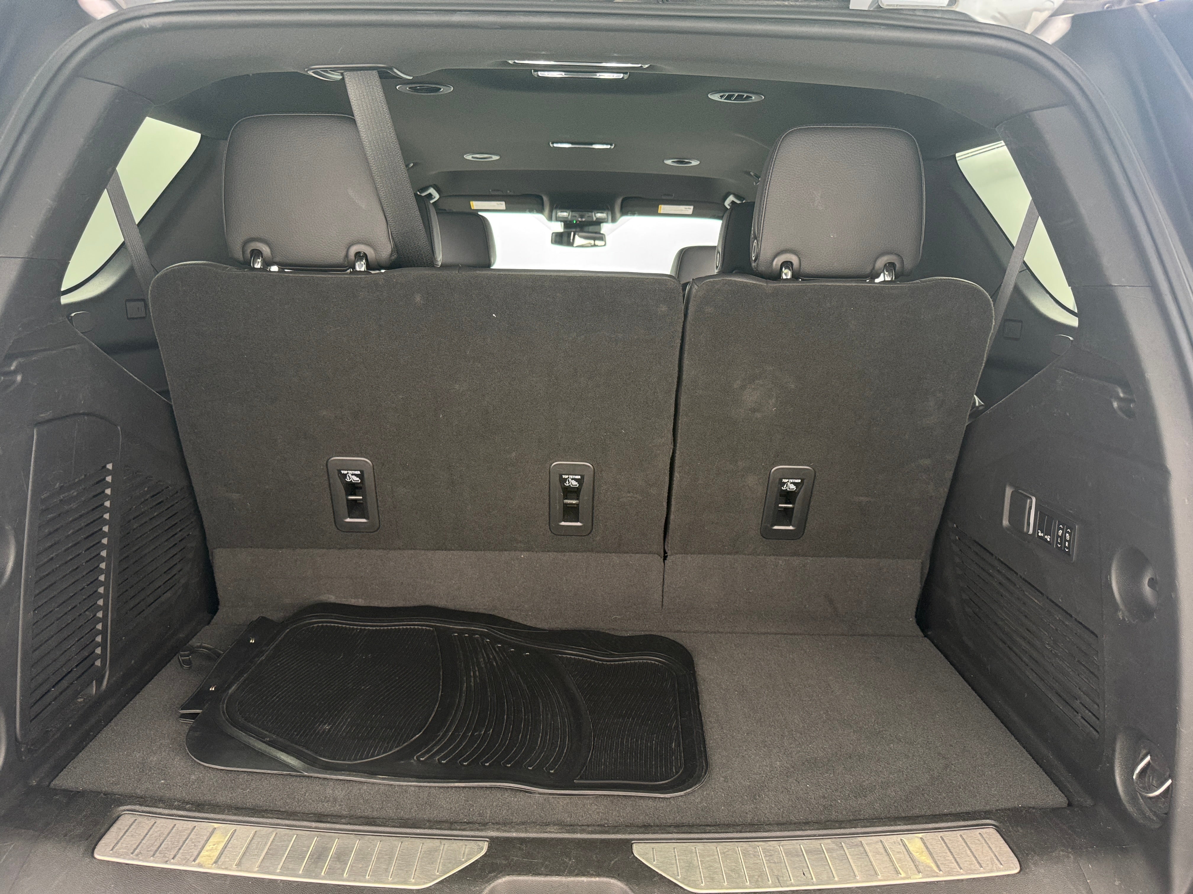 2023 GMC Yukon Denali 6