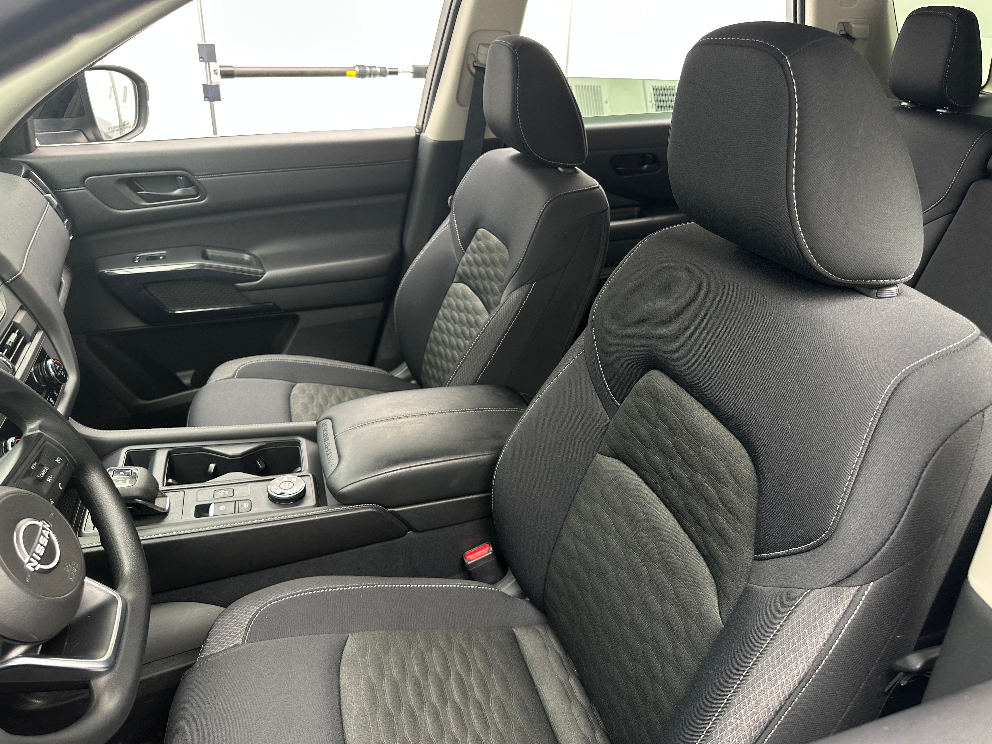 2024 Nissan Pathfinder S 2
