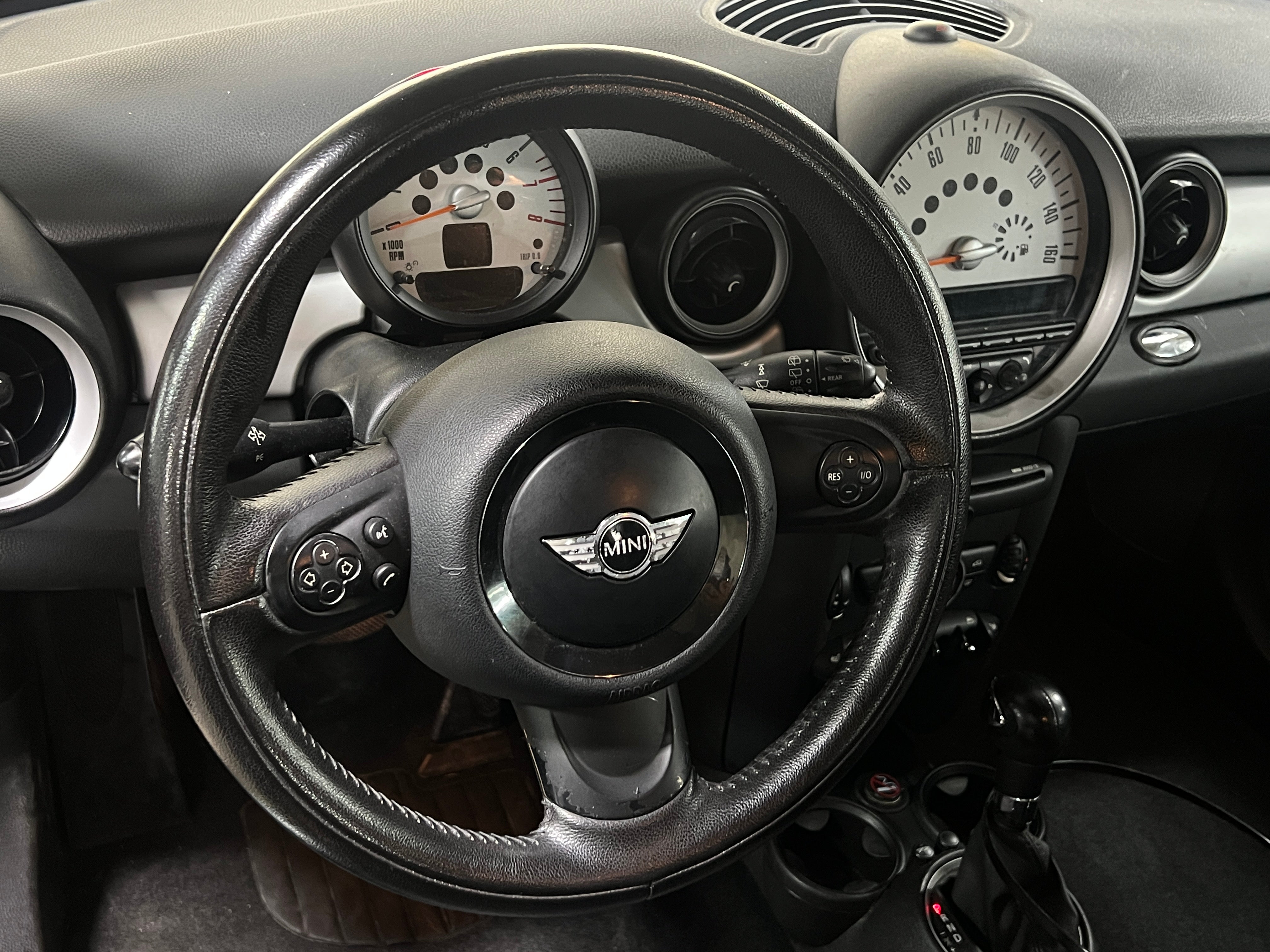 2011 MINI Cooper Hardtop  4