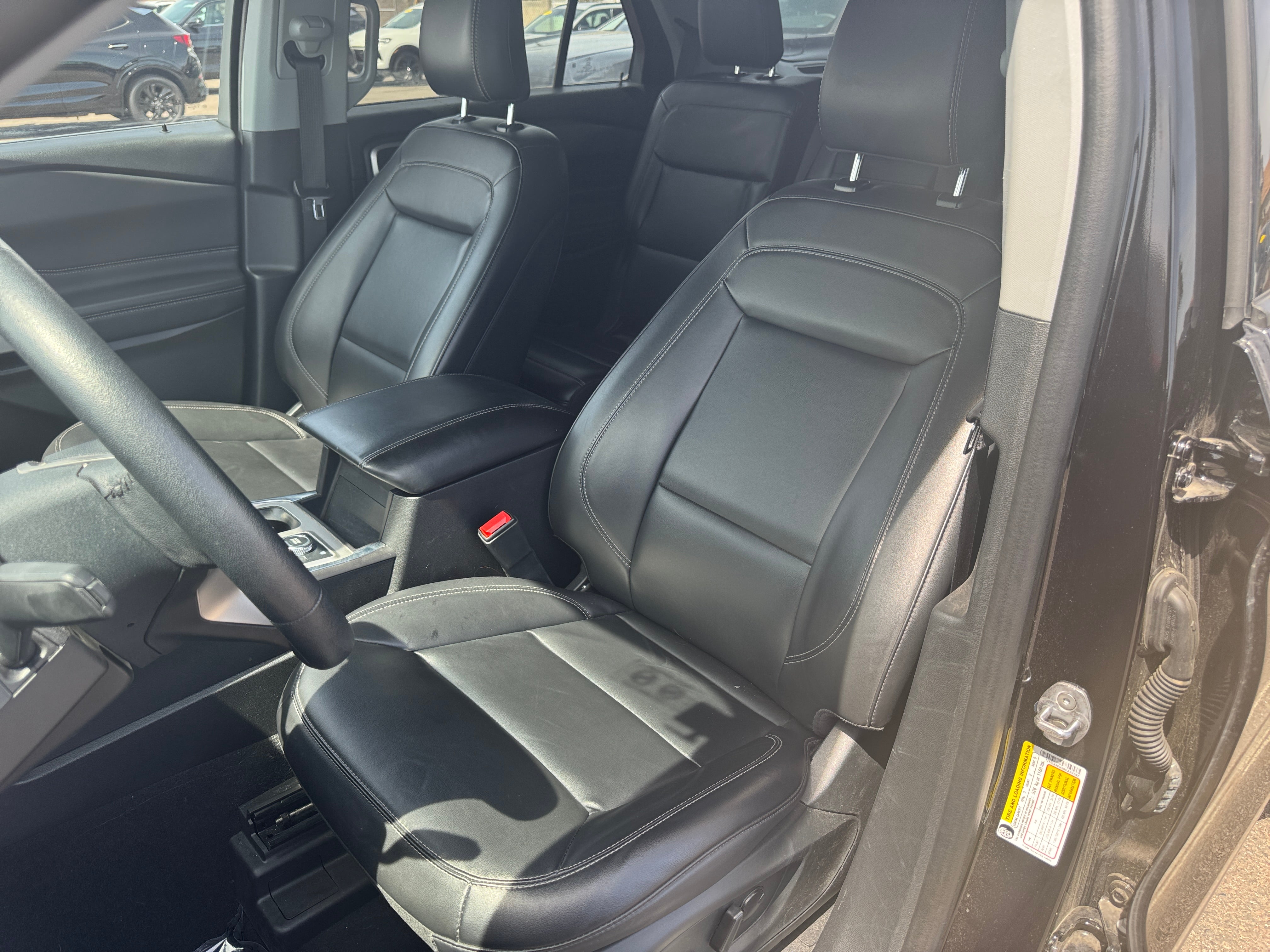 2024 Ford Explorer XLT 2