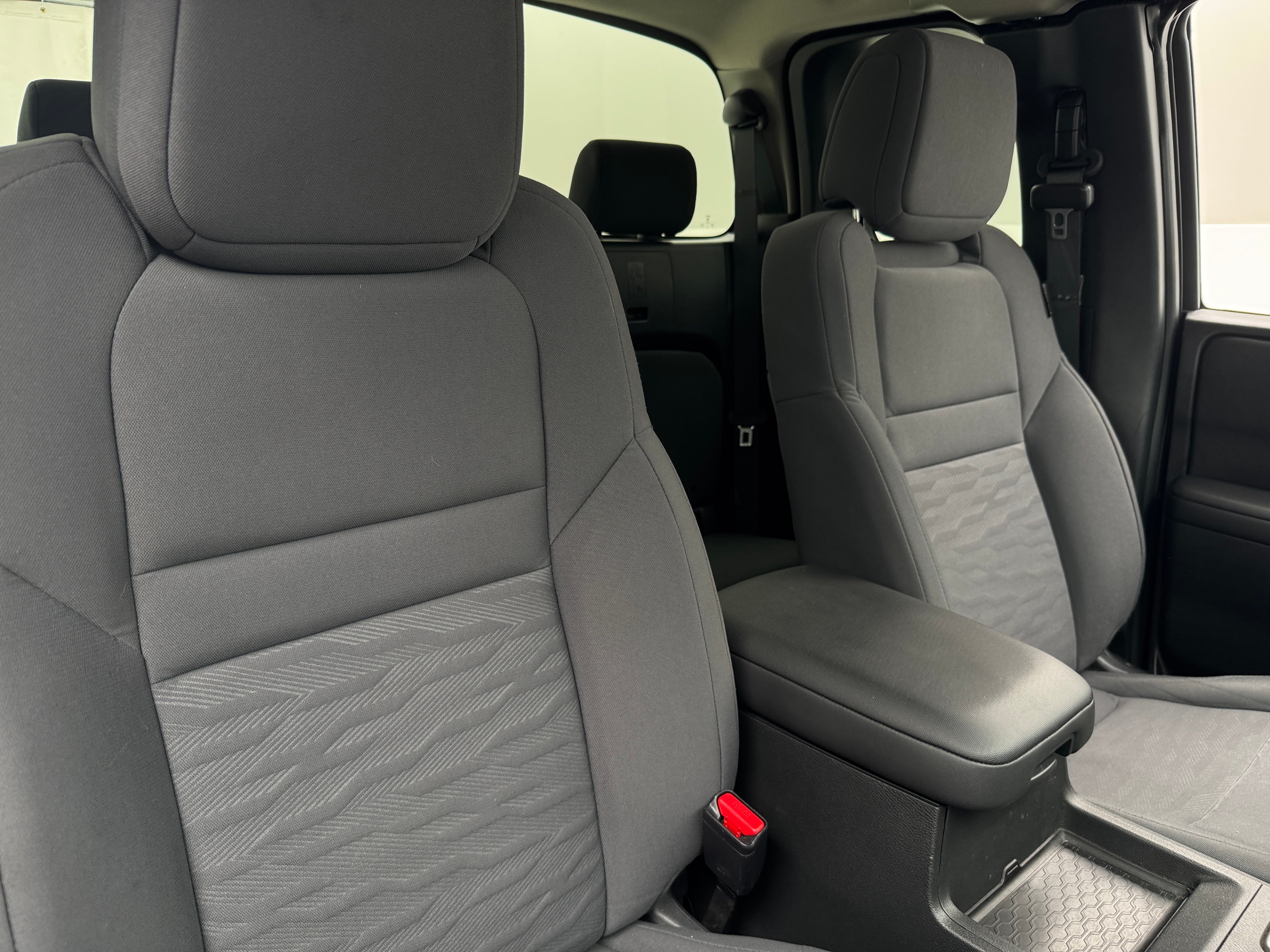 2023 Nissan Frontier S/C 2