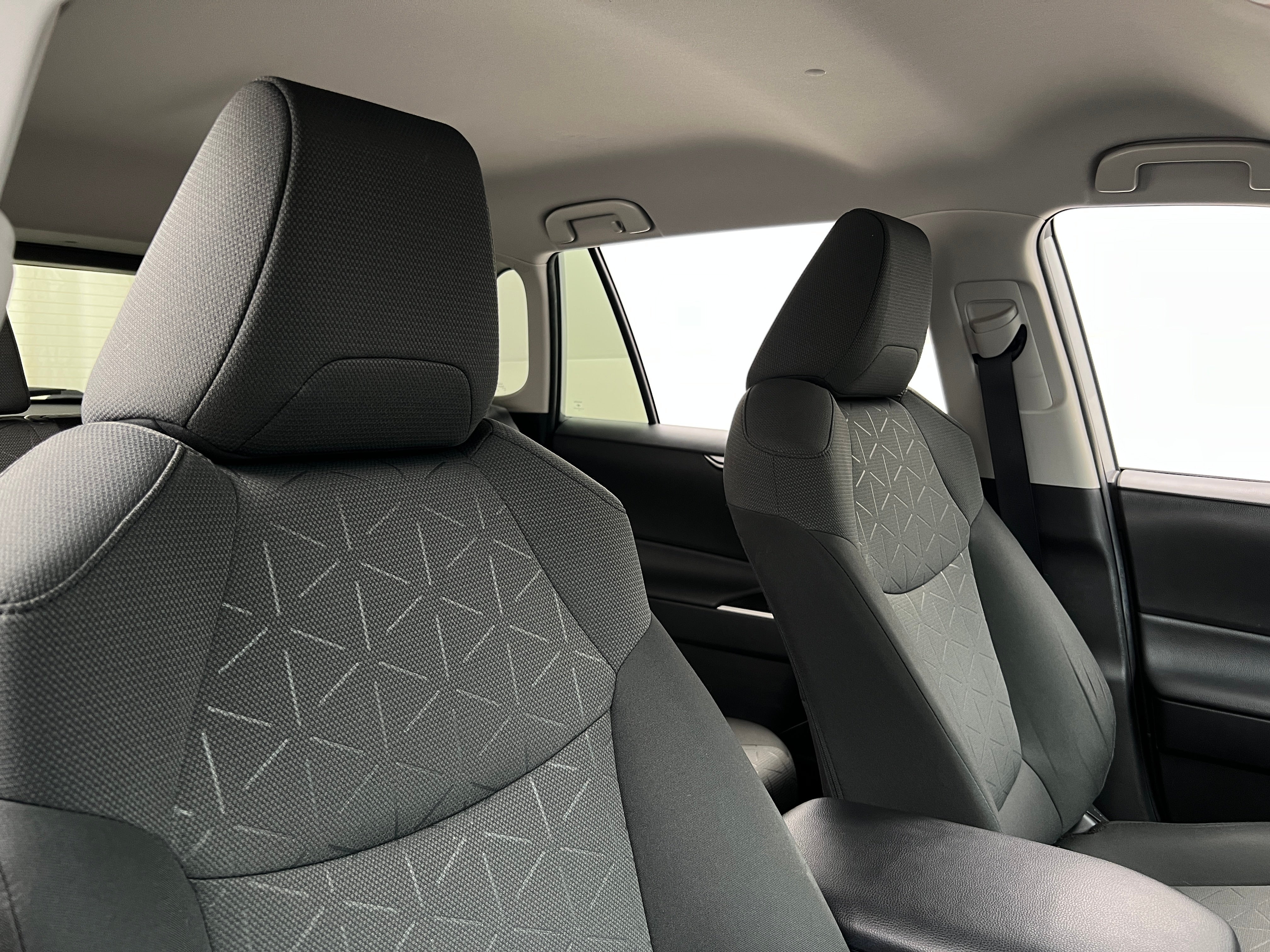 2021 Toyota RAV4 XLE 2