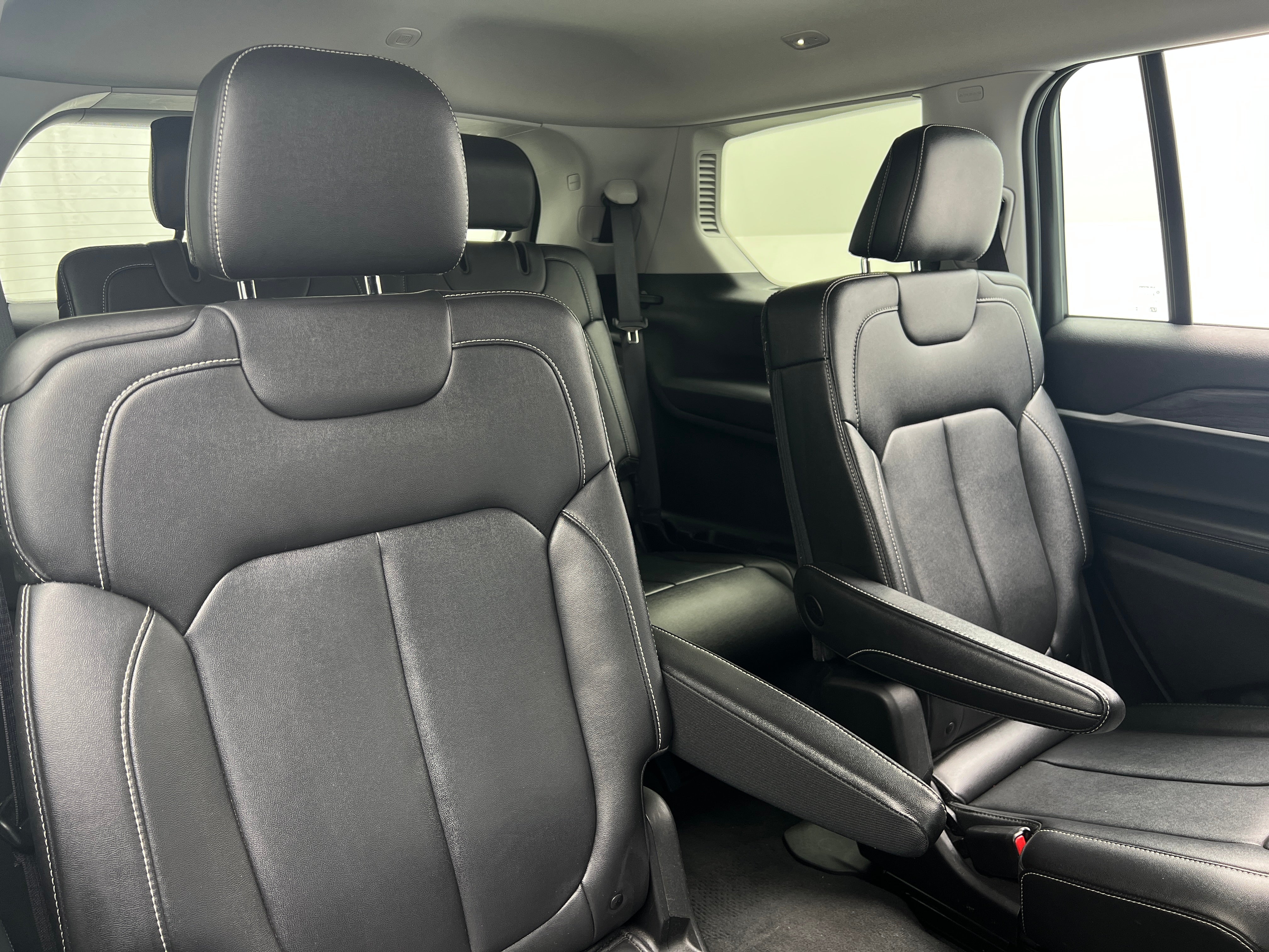 2023 Jeep Grand Cherokee L Limited Edition 5