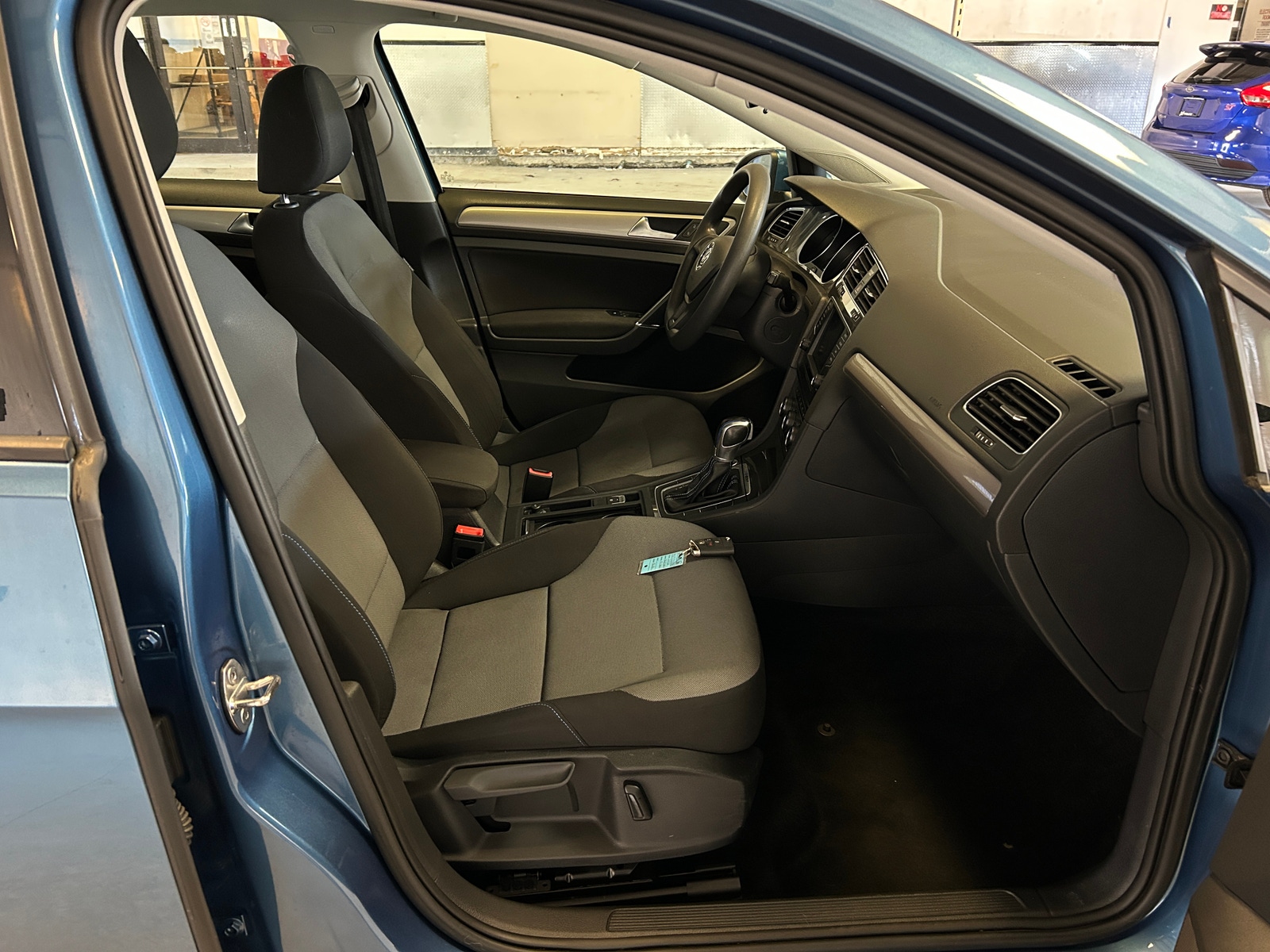 Thumbnail: 2016 Volkswagen e-Golf - 2