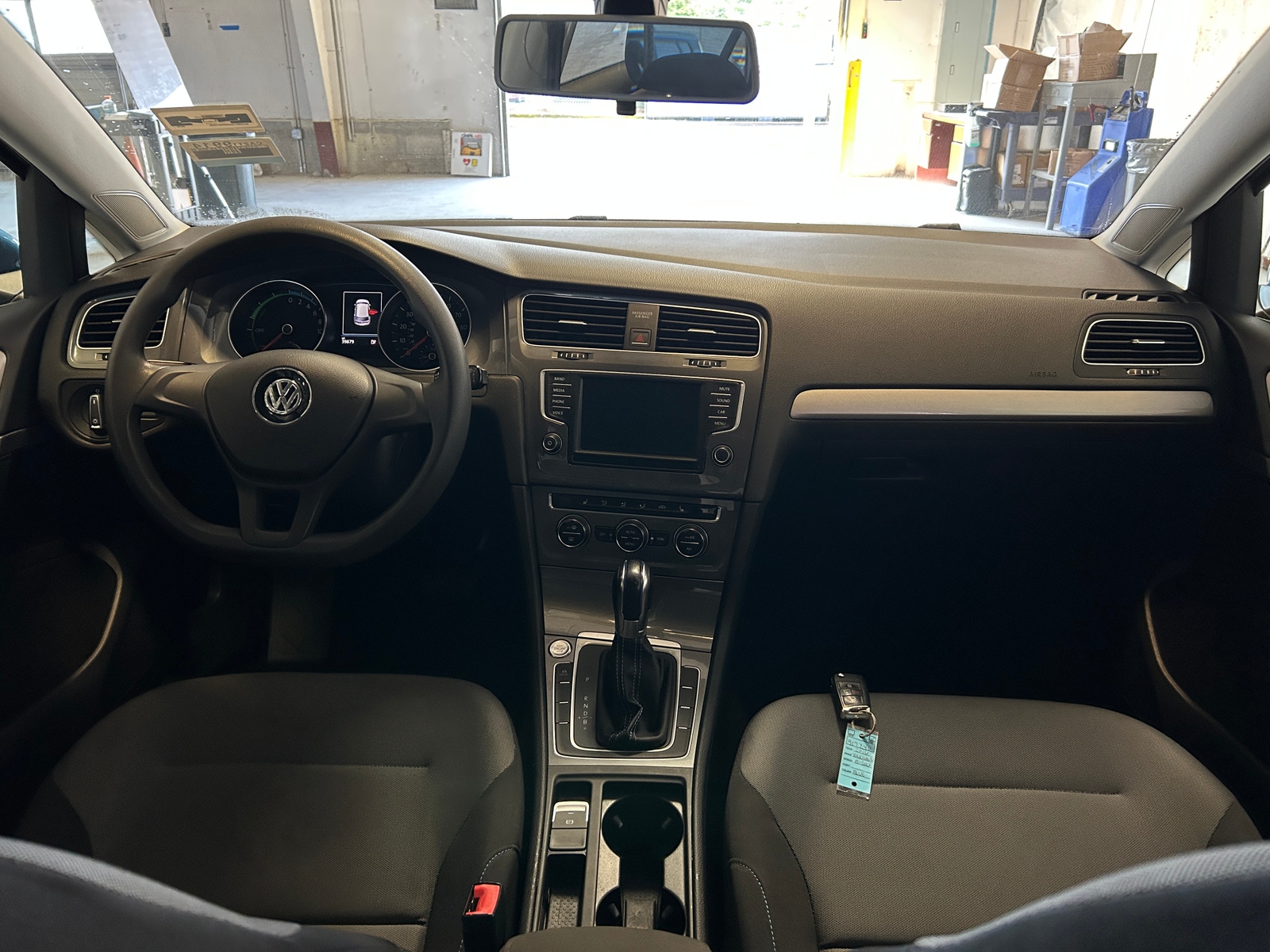 Thumbnail: 2016 Volkswagen e-Golf - 3