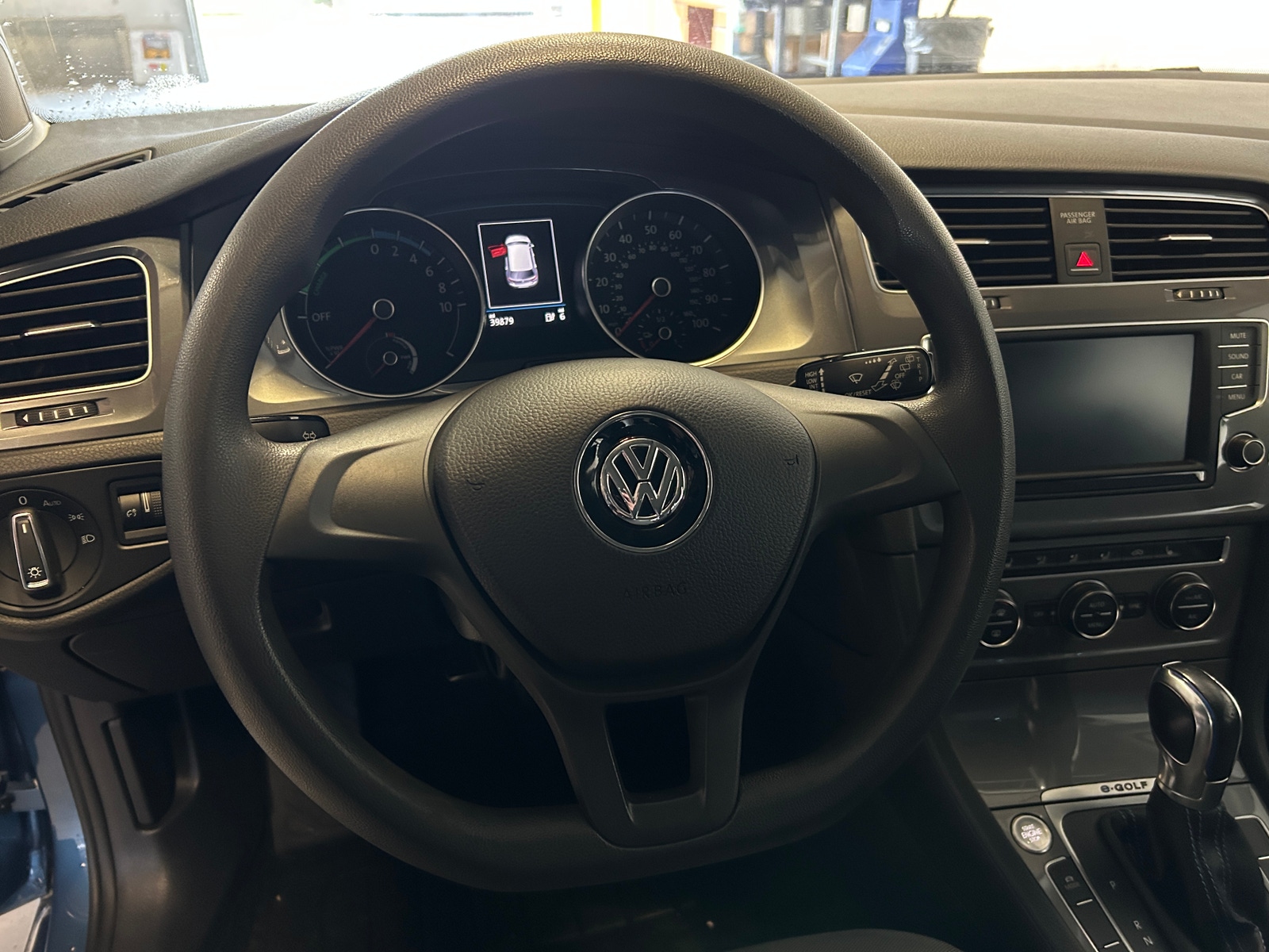 Thumbnail: 2016 Volkswagen e-Golf - 5