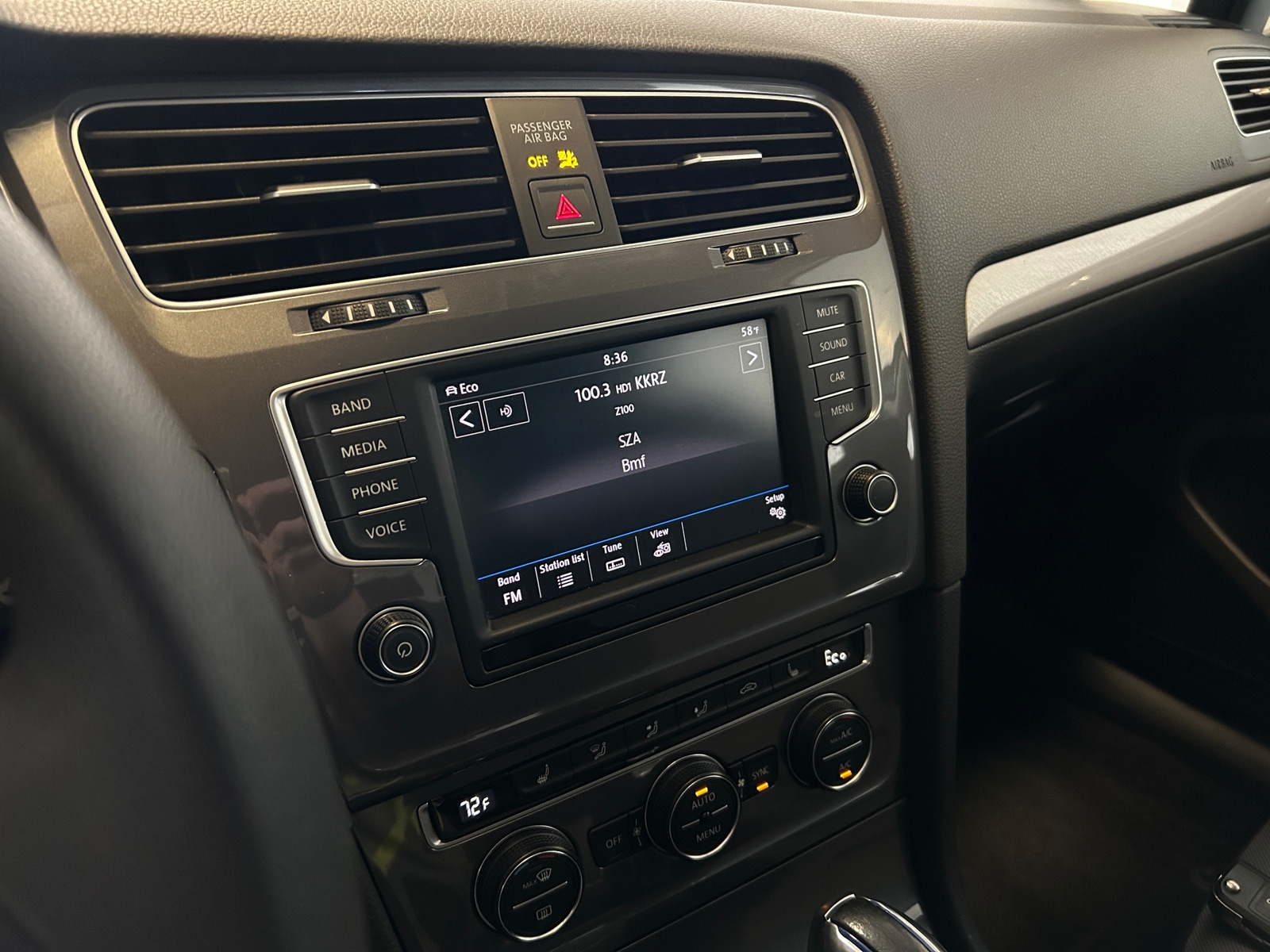 Thumbnail: 2016 Volkswagen e-Golf - 4