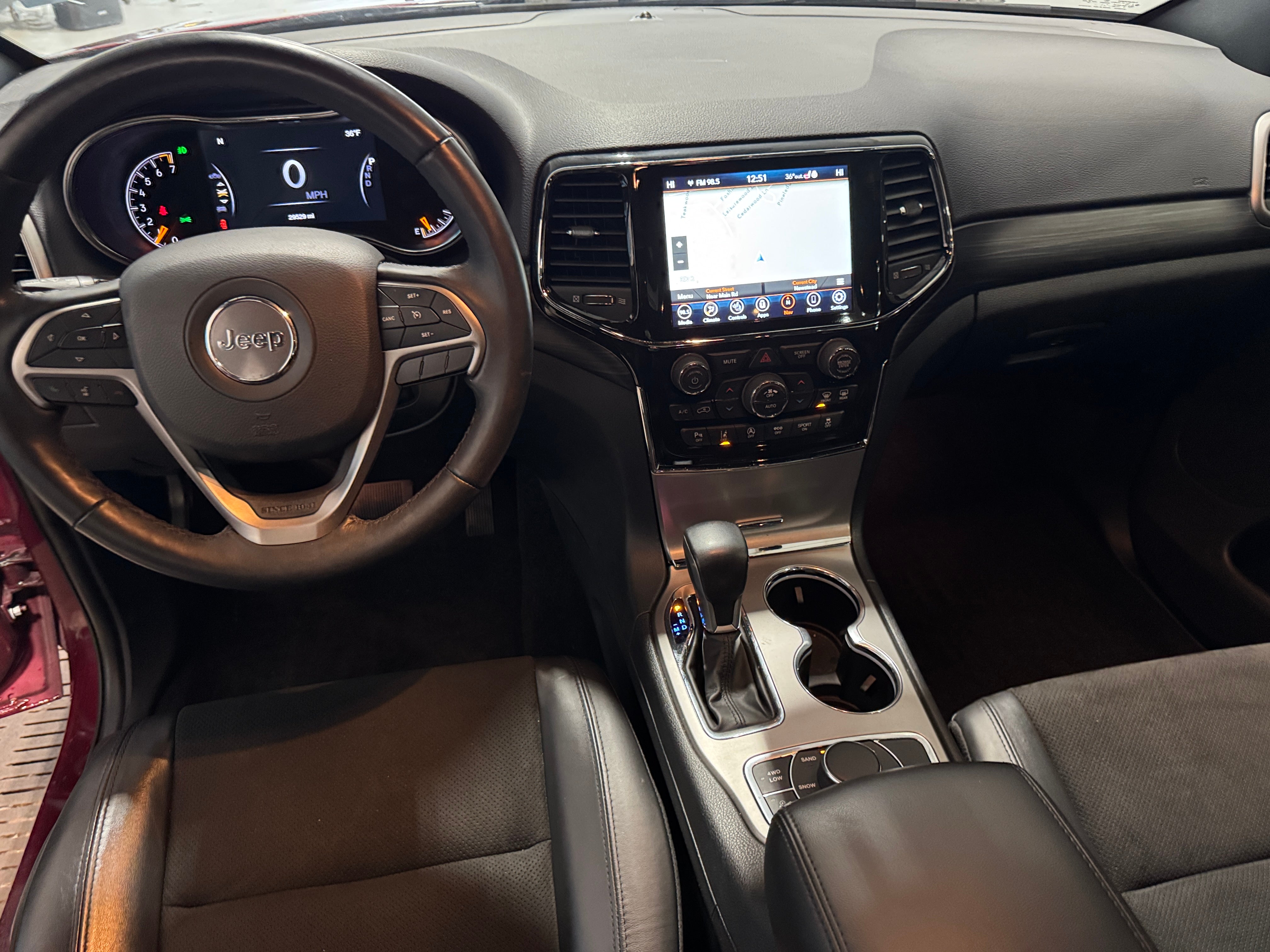 2022 Jeep Grand Cherokee Laredo 3