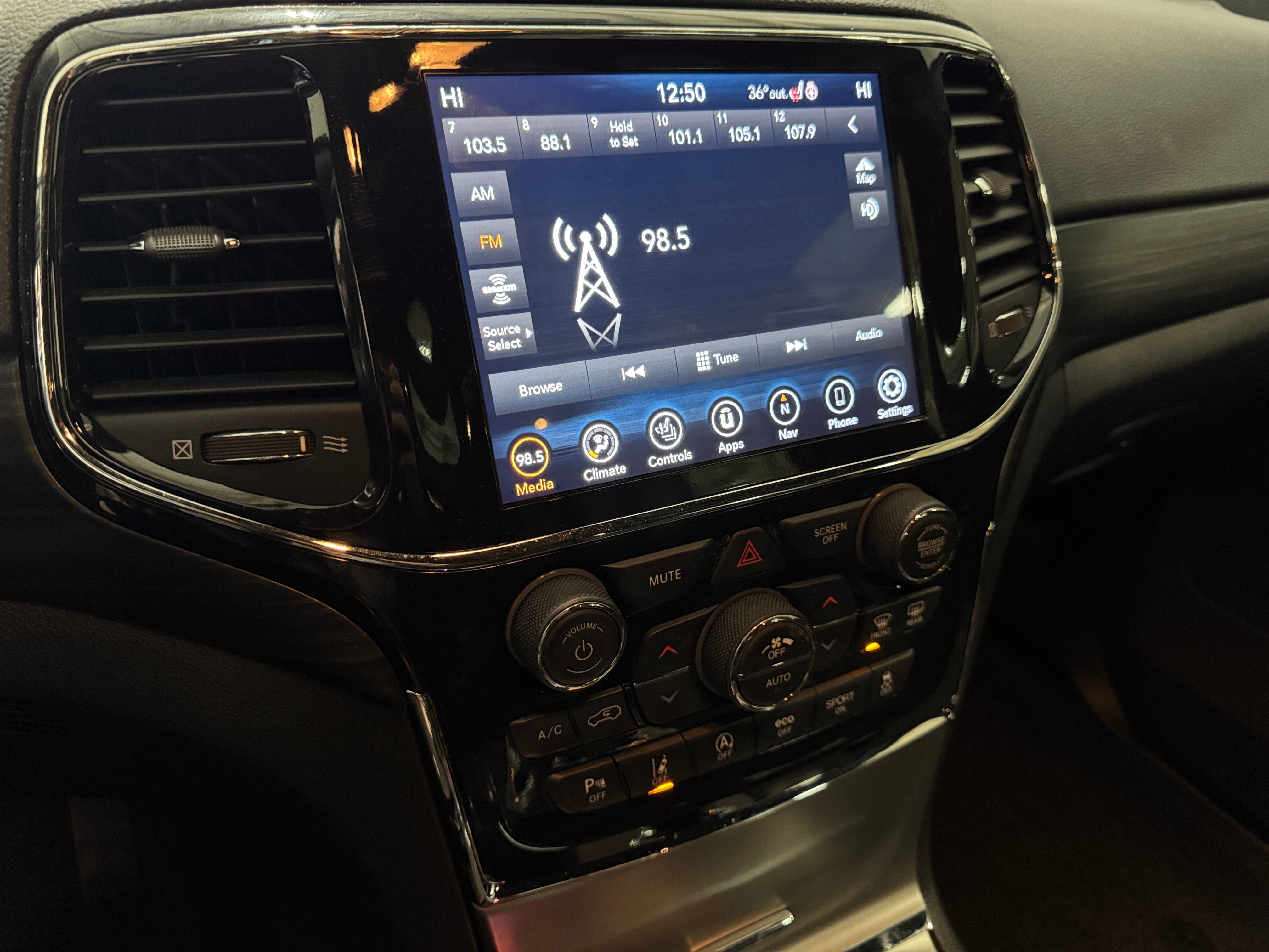 2022 Jeep Grand Cherokee Laredo 4