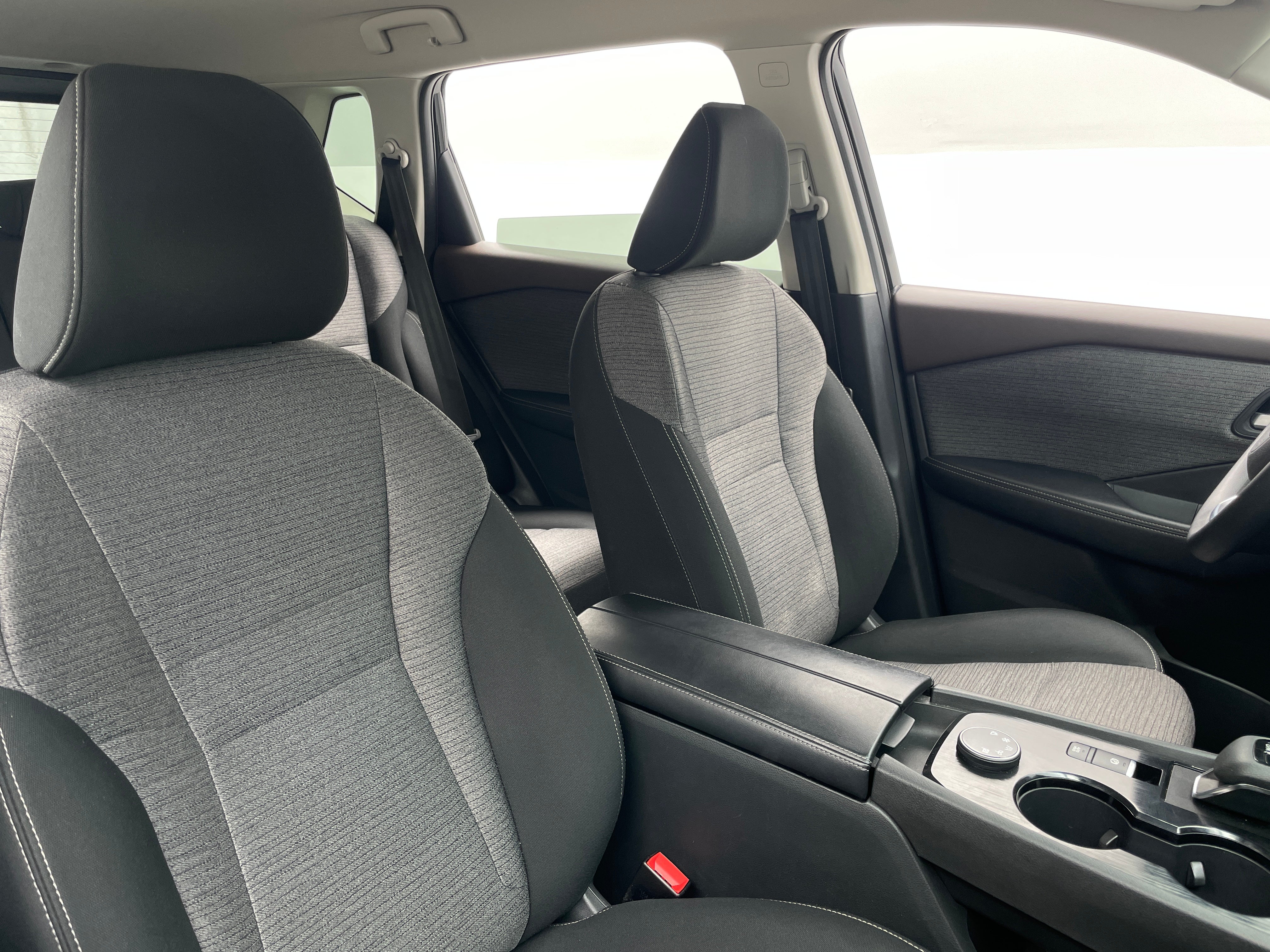 2023 Nissan Rogue SV 2