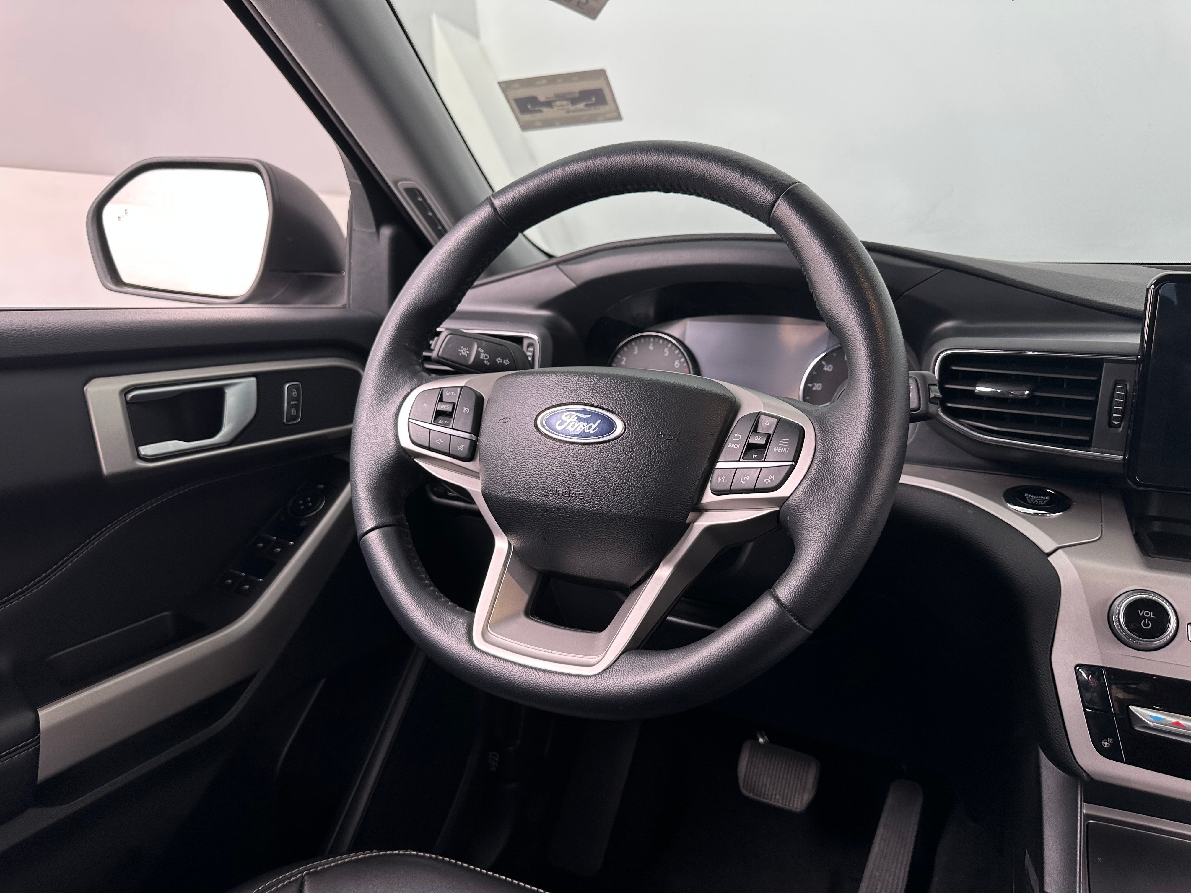 2024 Ford Explorer XLT 4