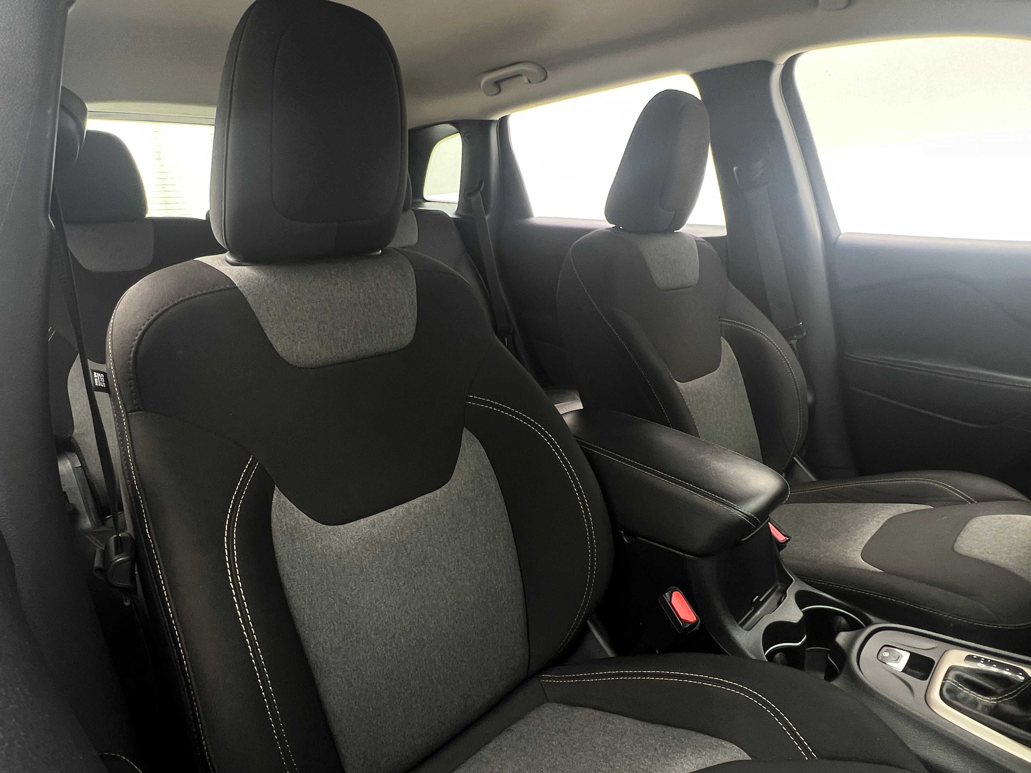 2016 Jeep Cherokee Sport 2