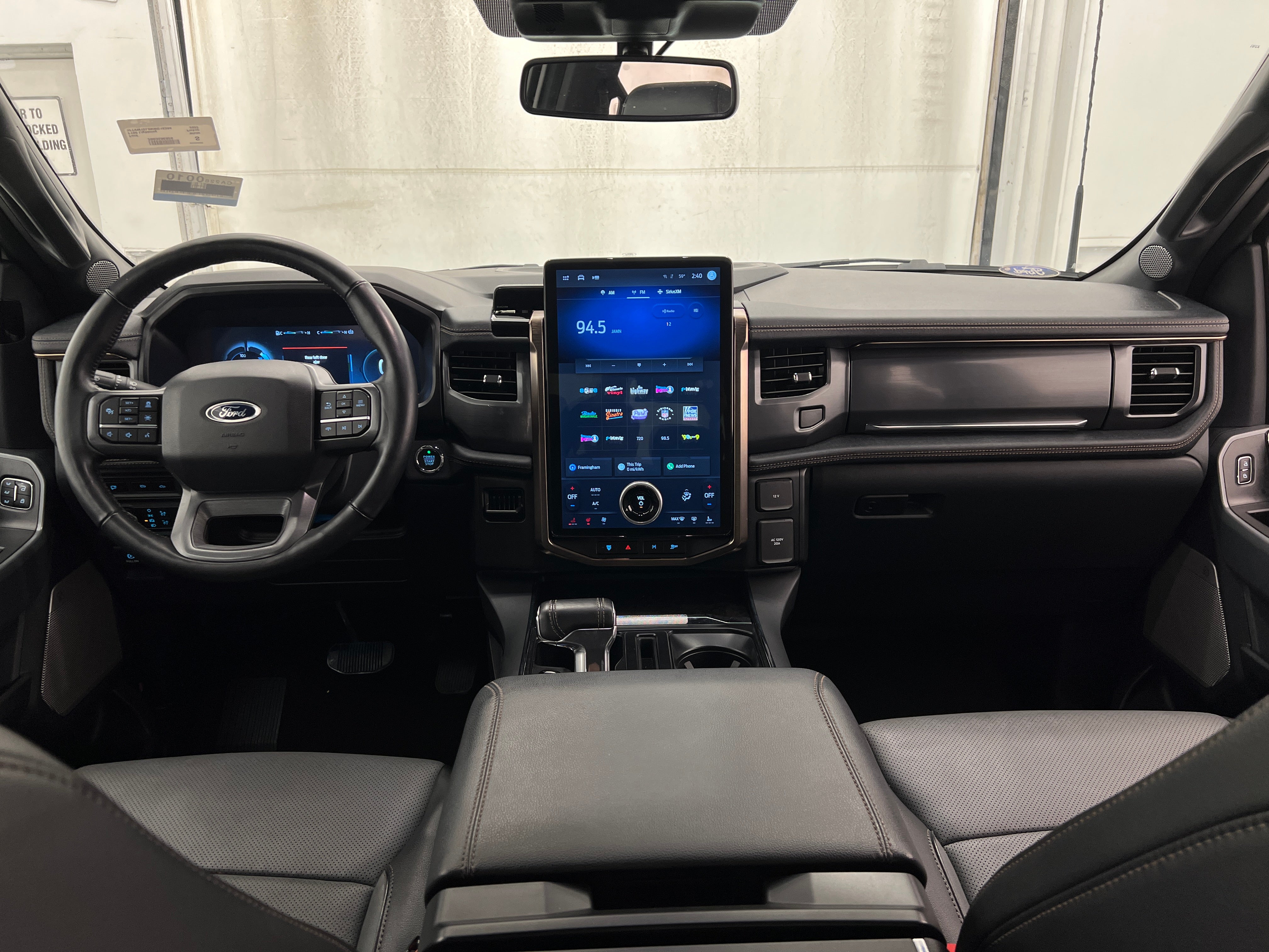 2022 Ford F-150 Lightning Lariat 3