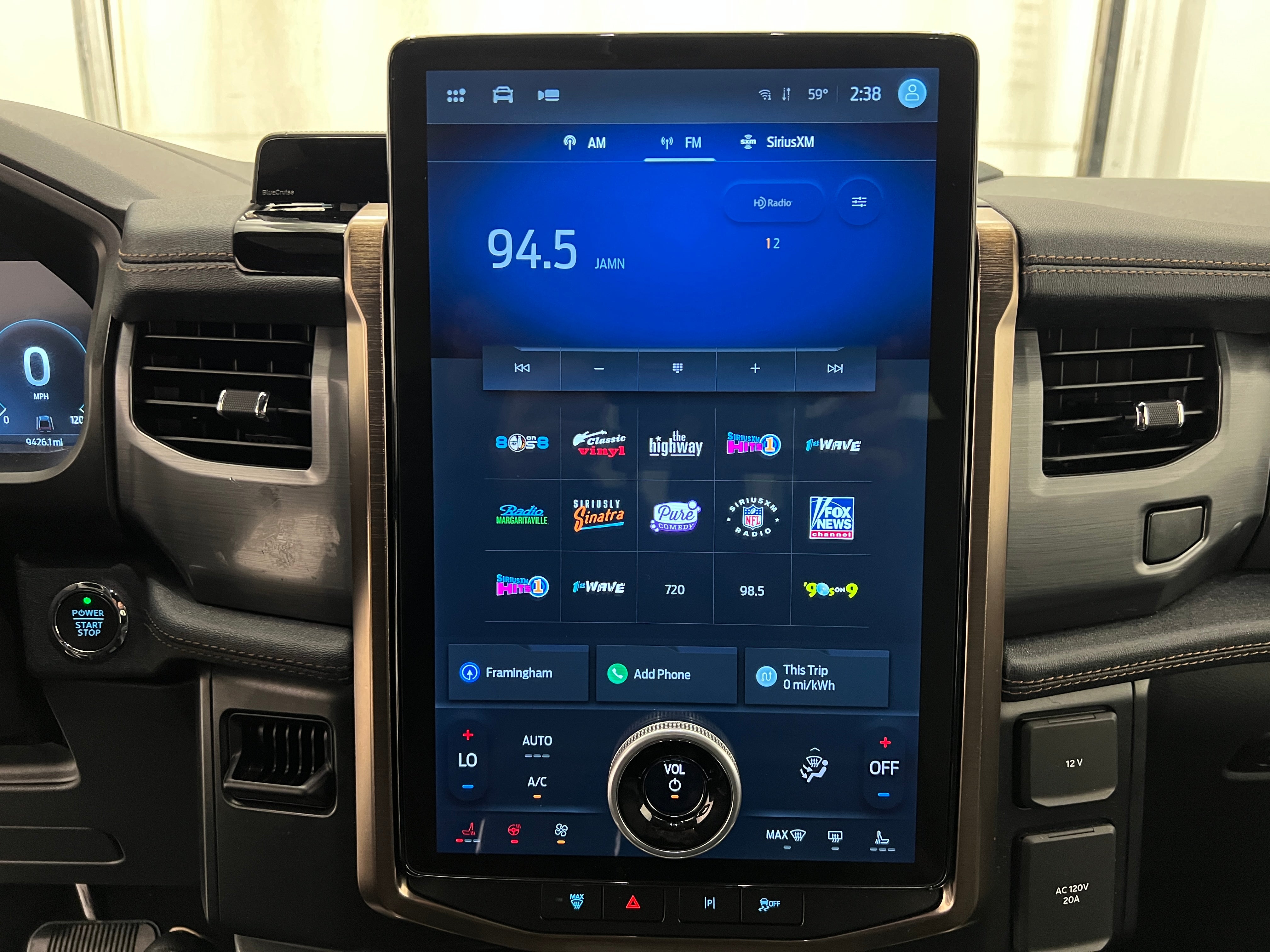 2022 Ford F-150 Lightning Lariat 4