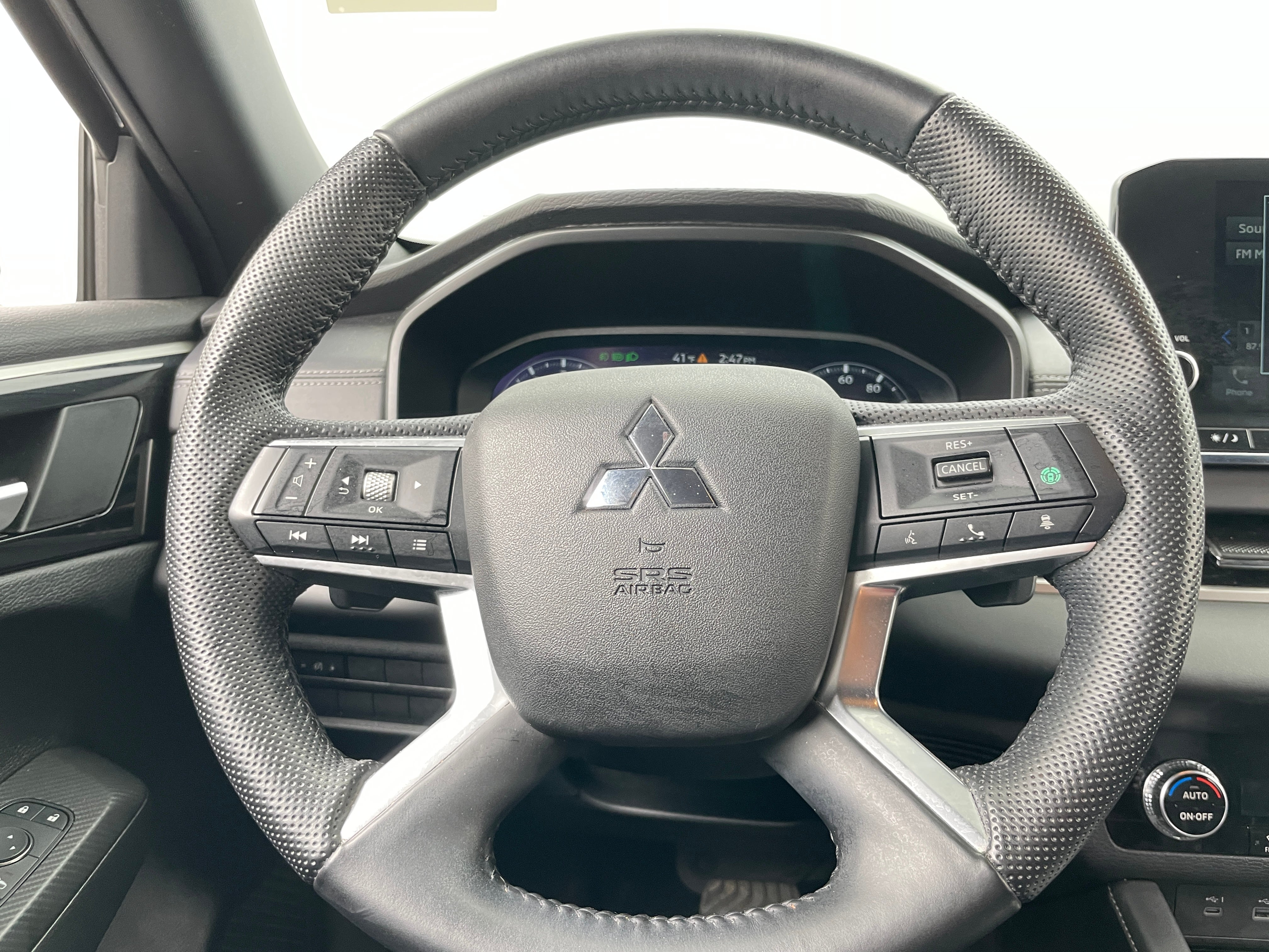 2023 Mitsubishi Outlander Black Edition 4