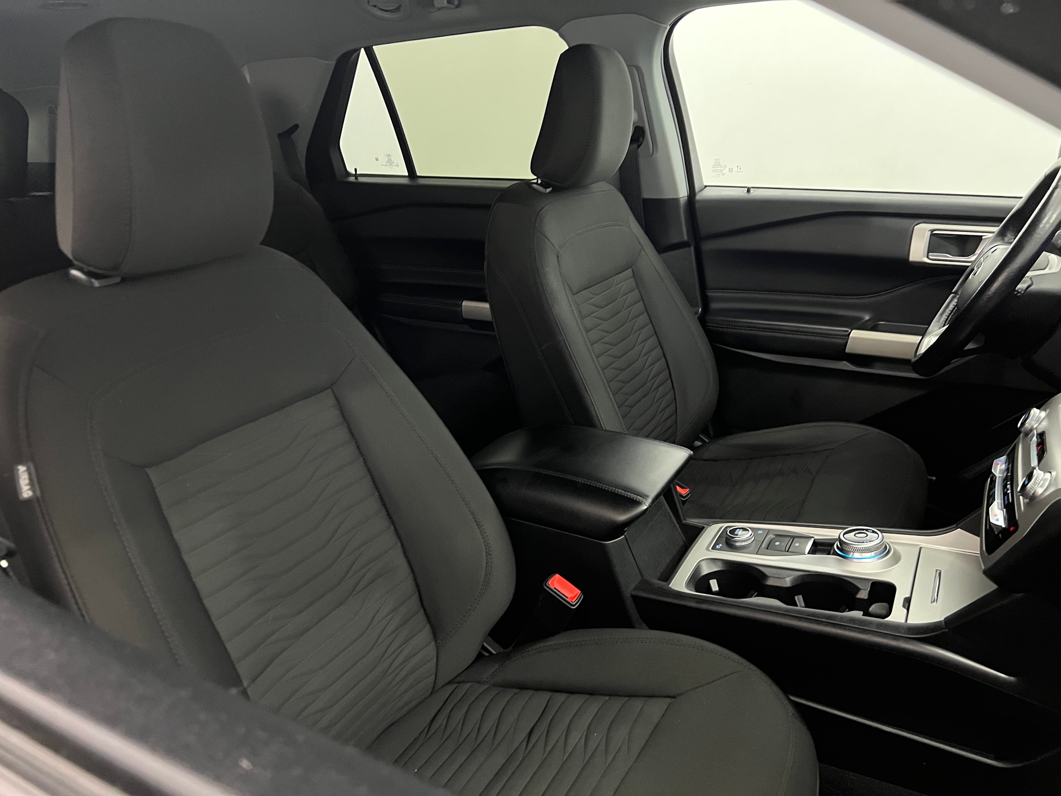 2021 Ford Explorer XLT 2