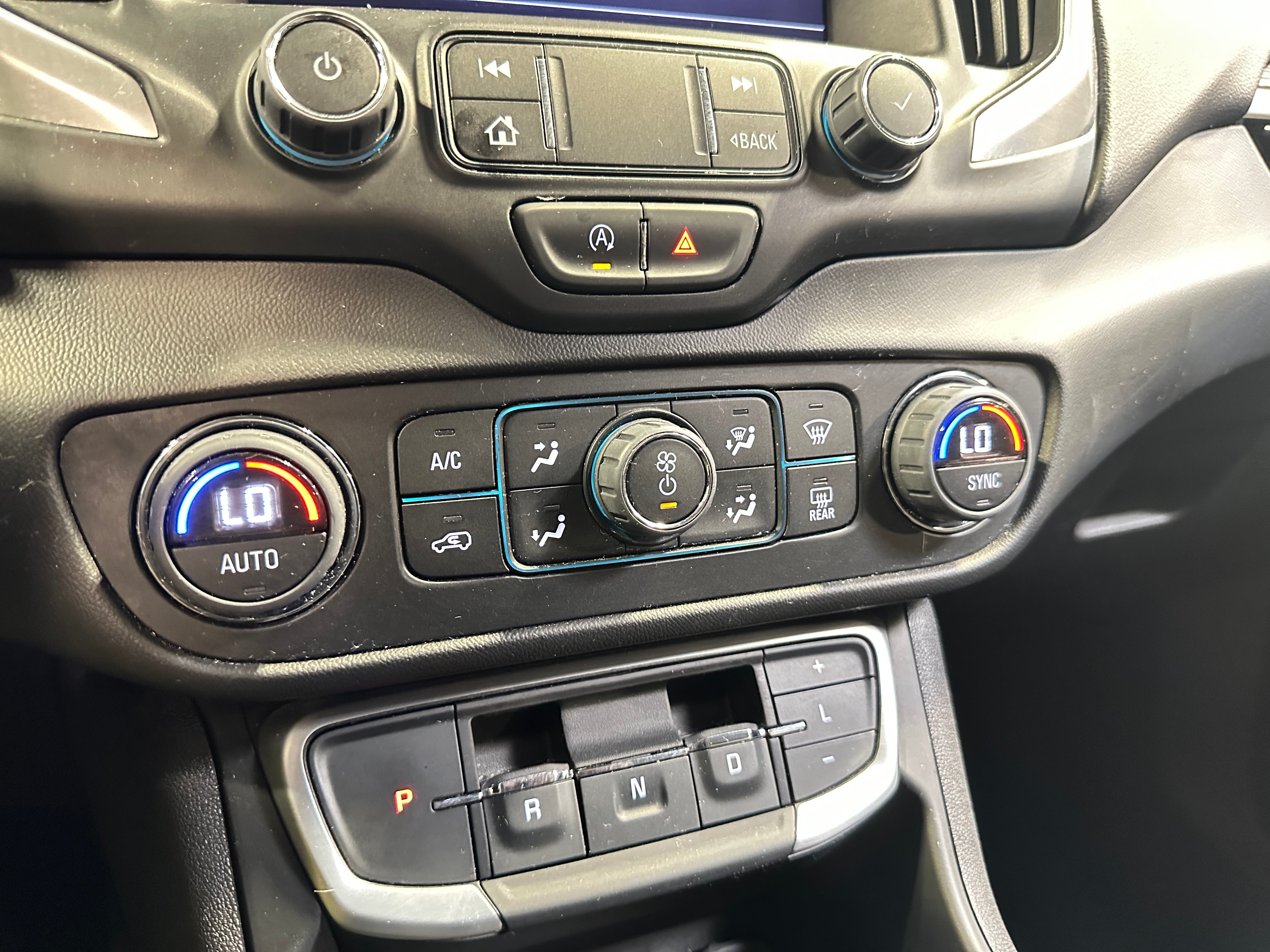 2024 GMC Terrain SLT 3