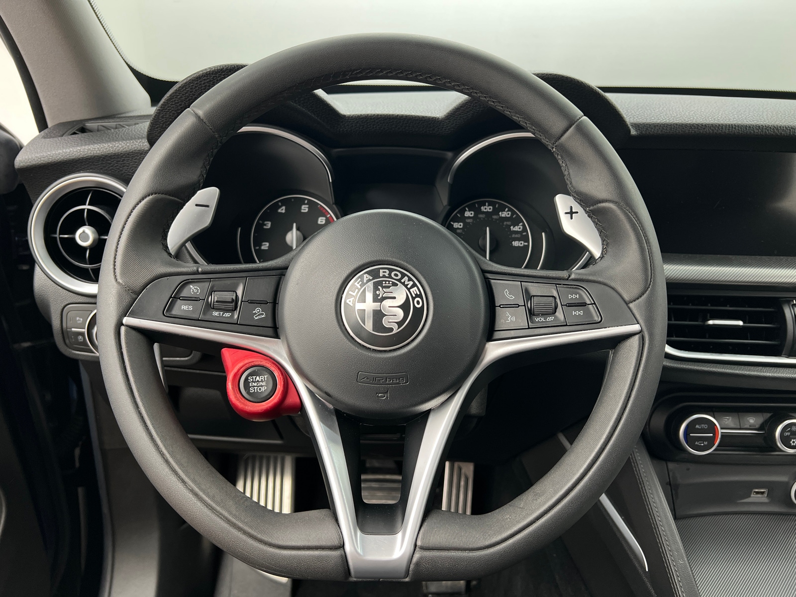 Thumbnail: 2018 Alfa Romeo Stelvio - 4