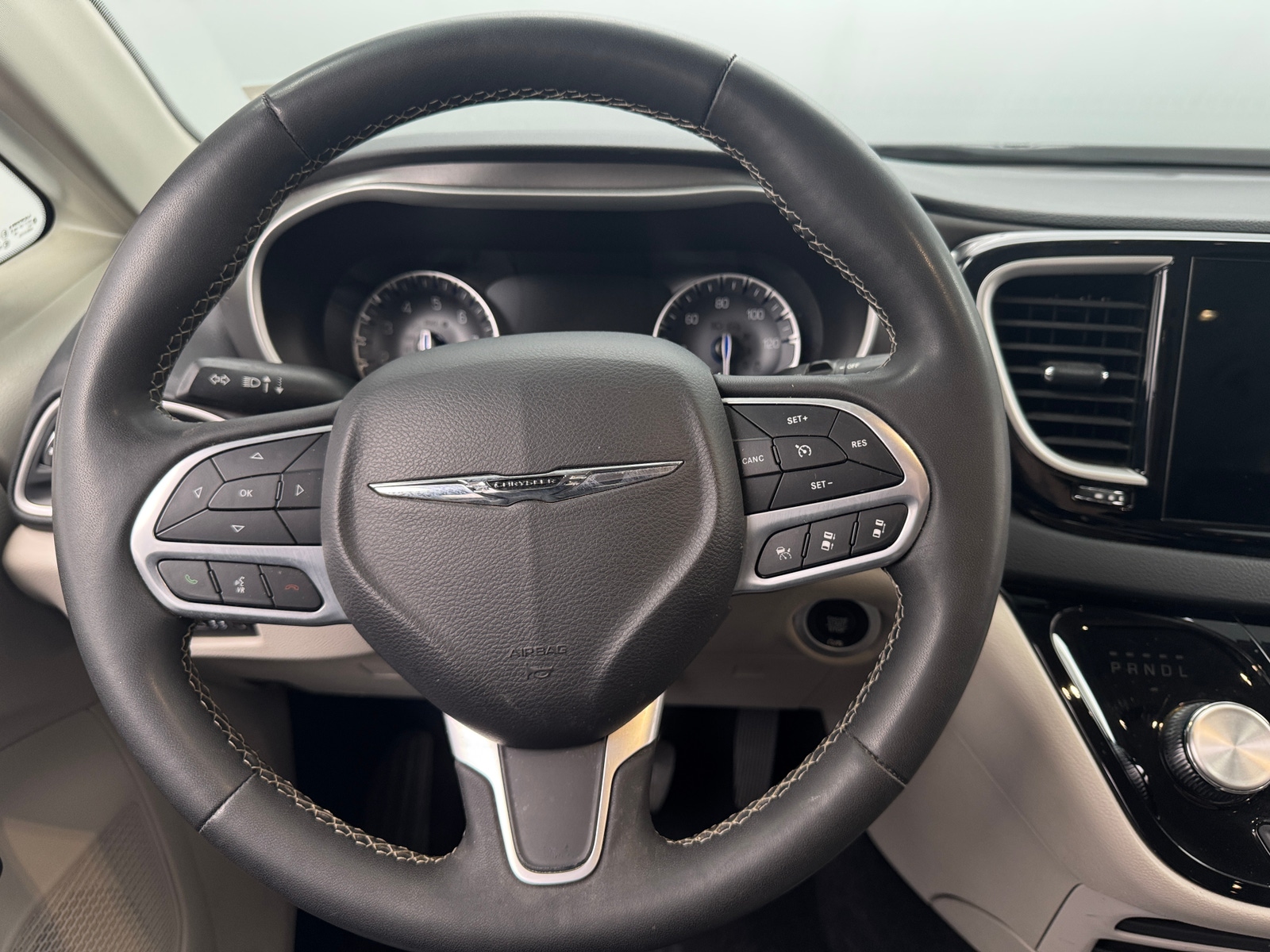 Thumbnail: 2023 Chrysler Pacifica - 4