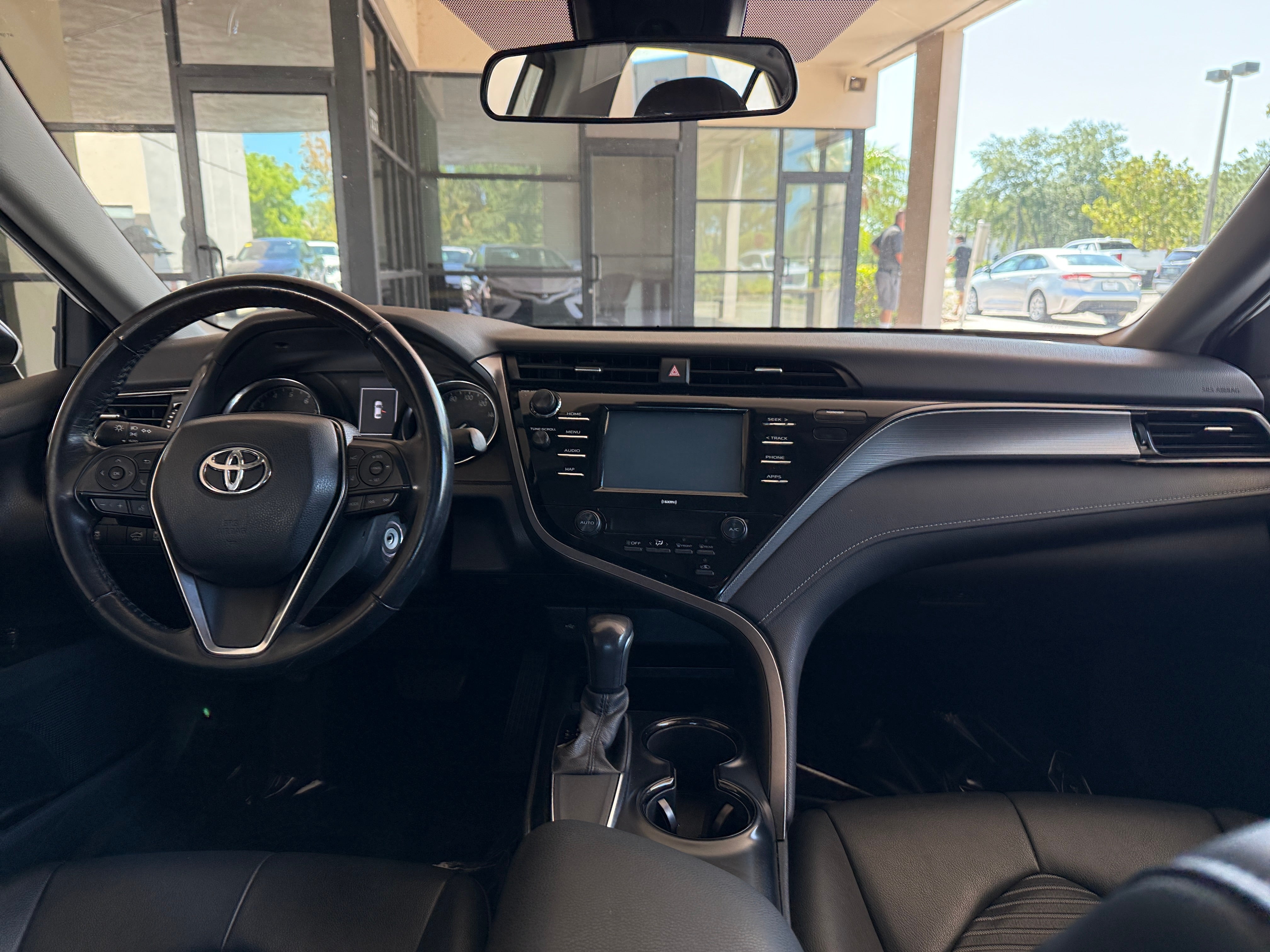2020 Toyota Camry SE 3