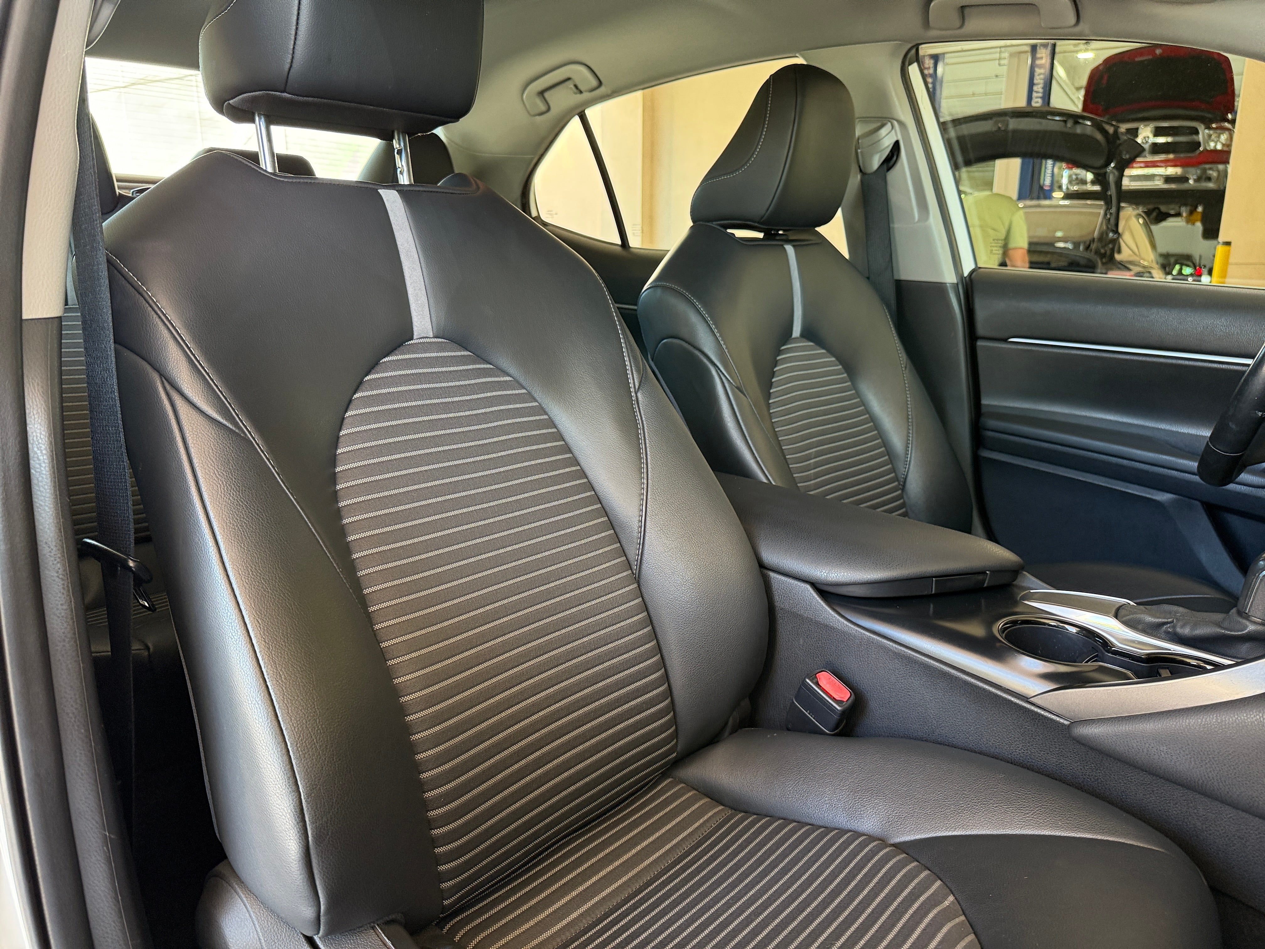 2020 Toyota Camry SE 2