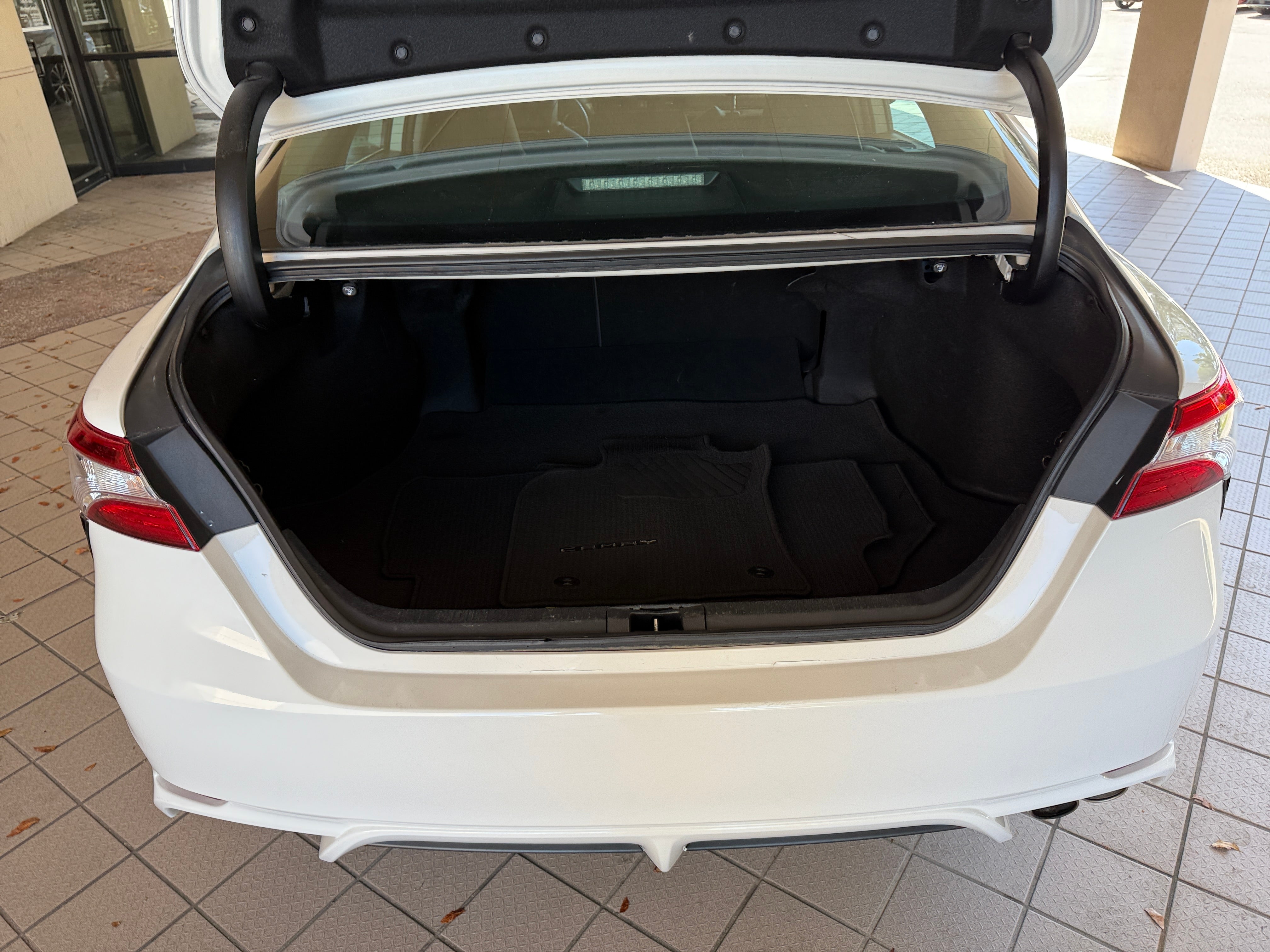 2020 Toyota Camry SE 4