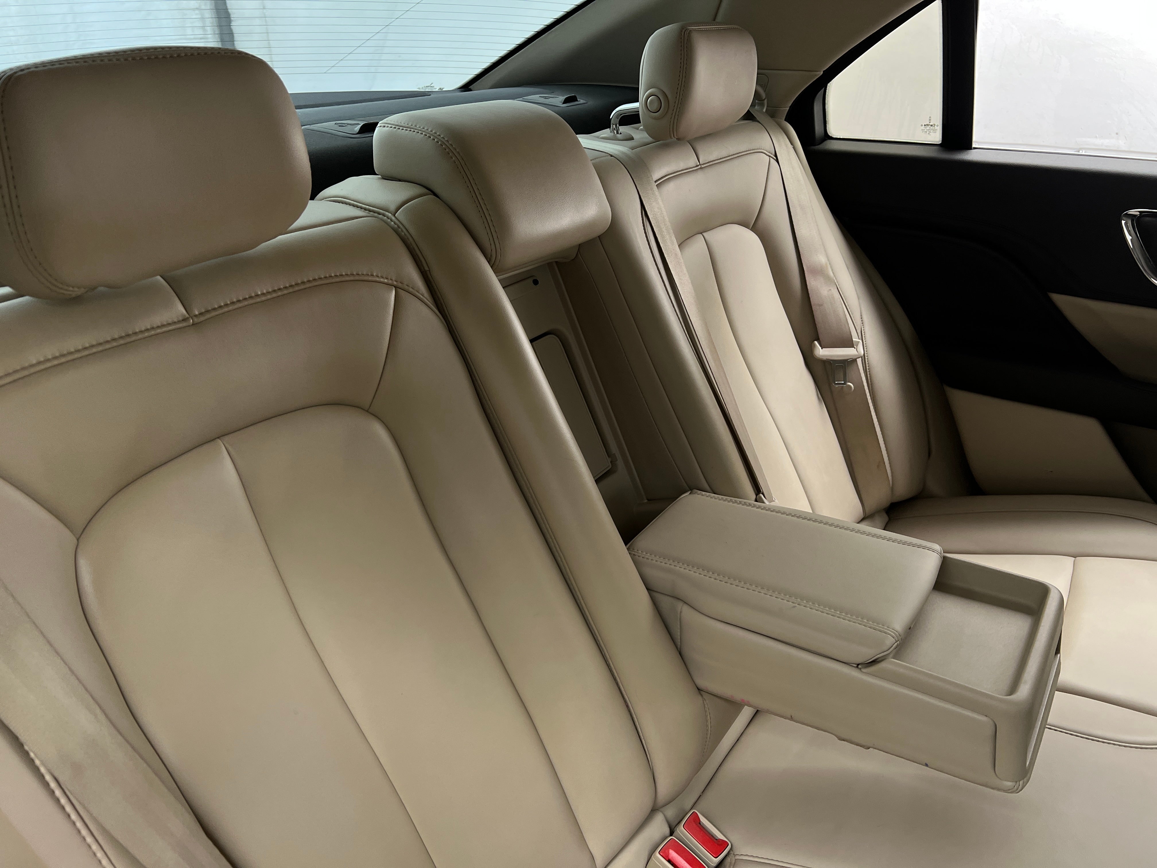 2017 Lincoln Continental Premiere 5