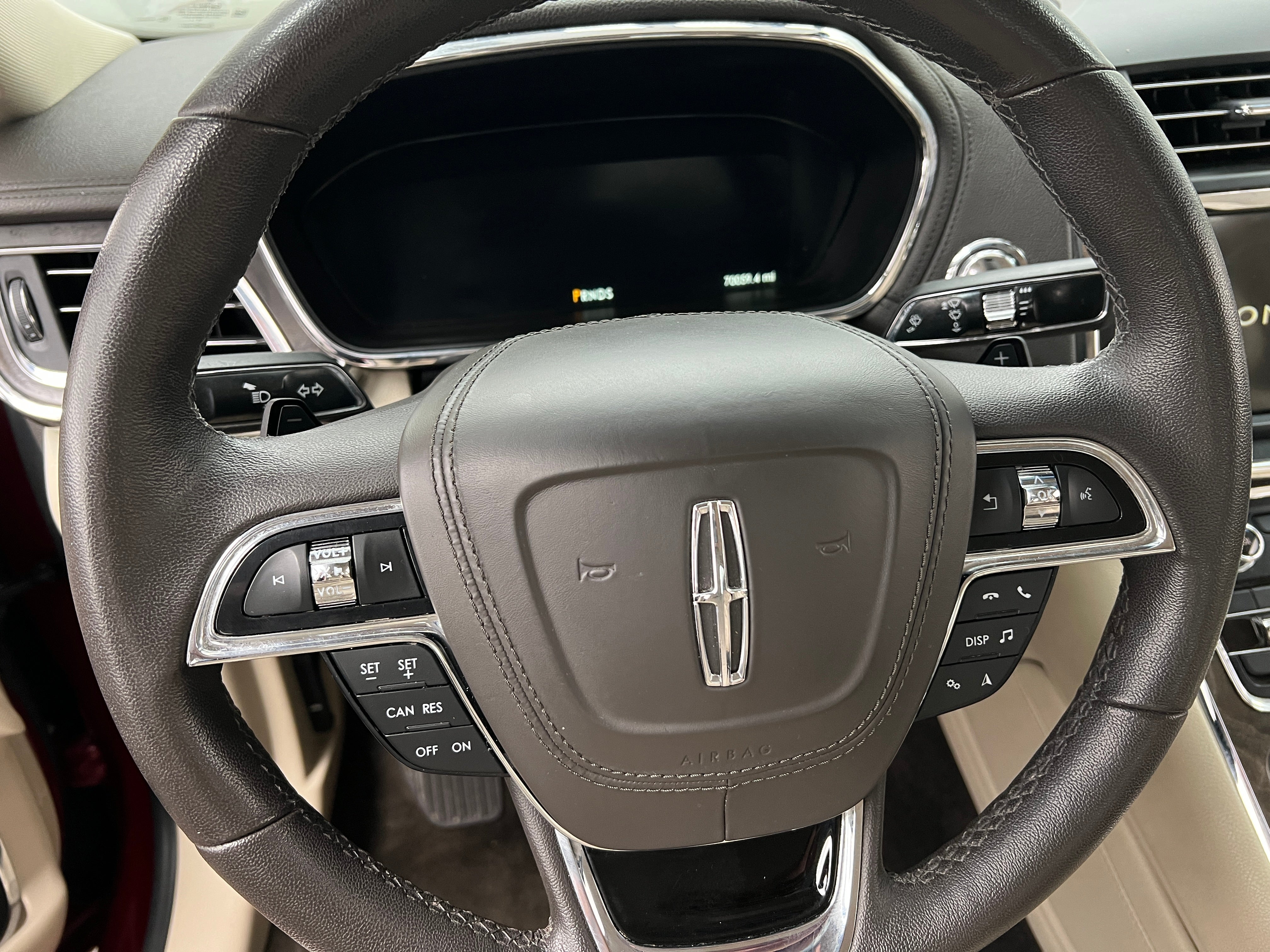 2017 Lincoln Continental Premiere 4