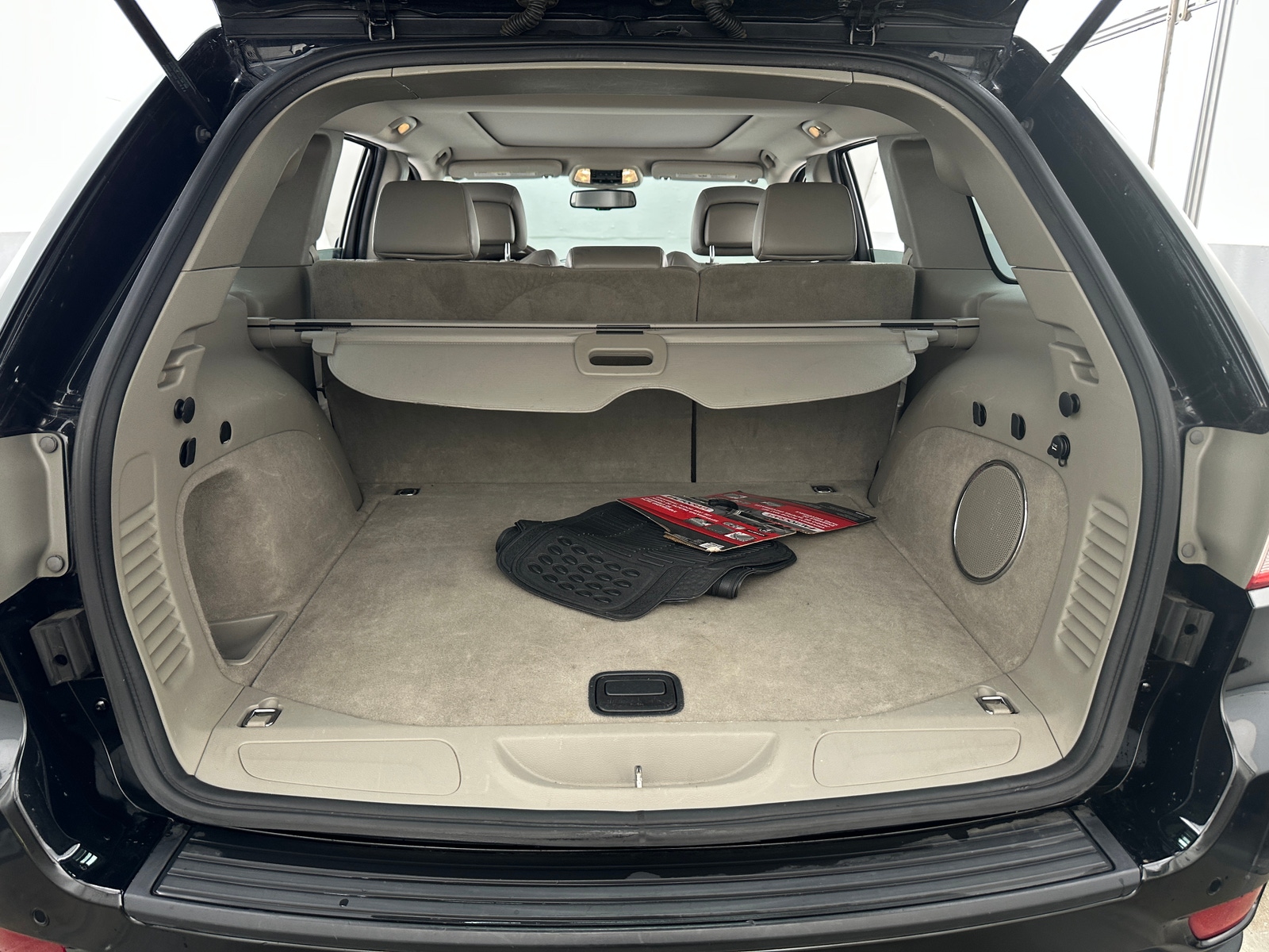 Thumbnail: 2012 Jeep Grand Cherokee - 7