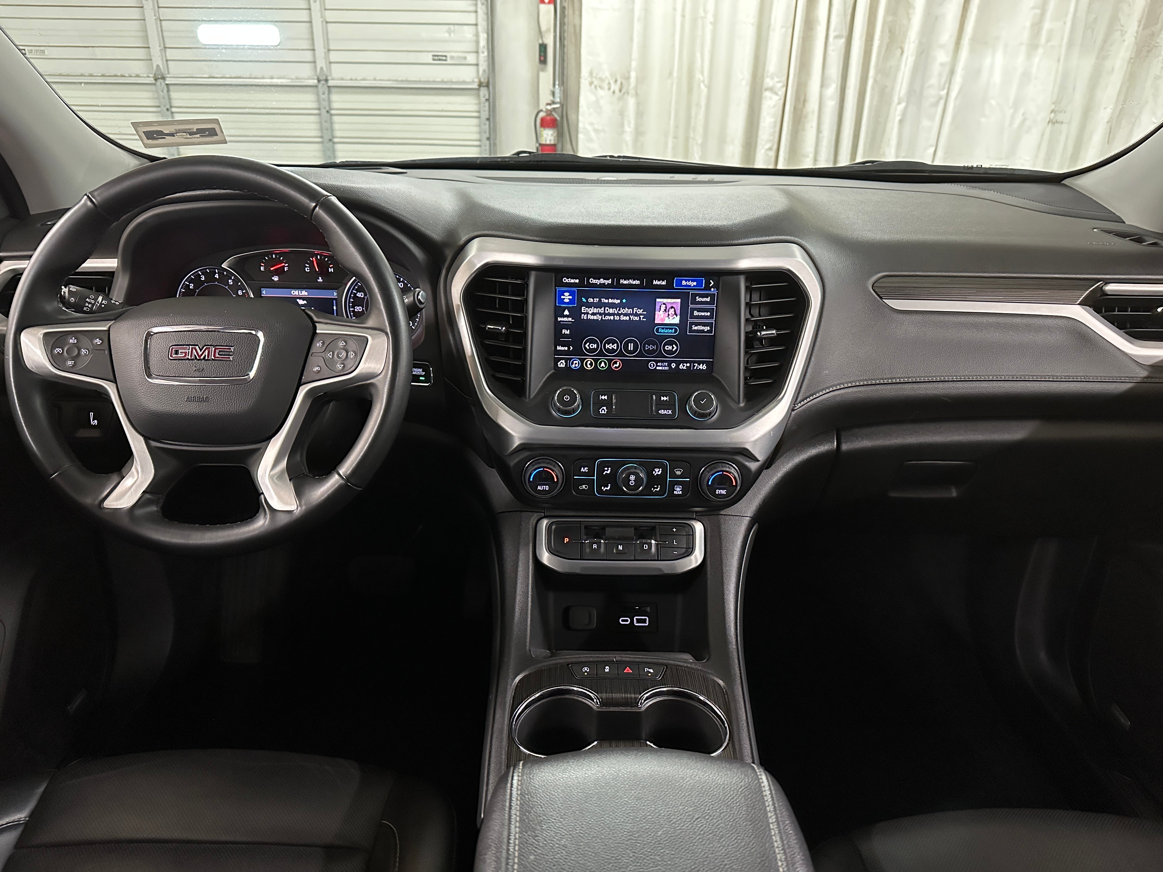 2023 GMC Acadia SLT 2