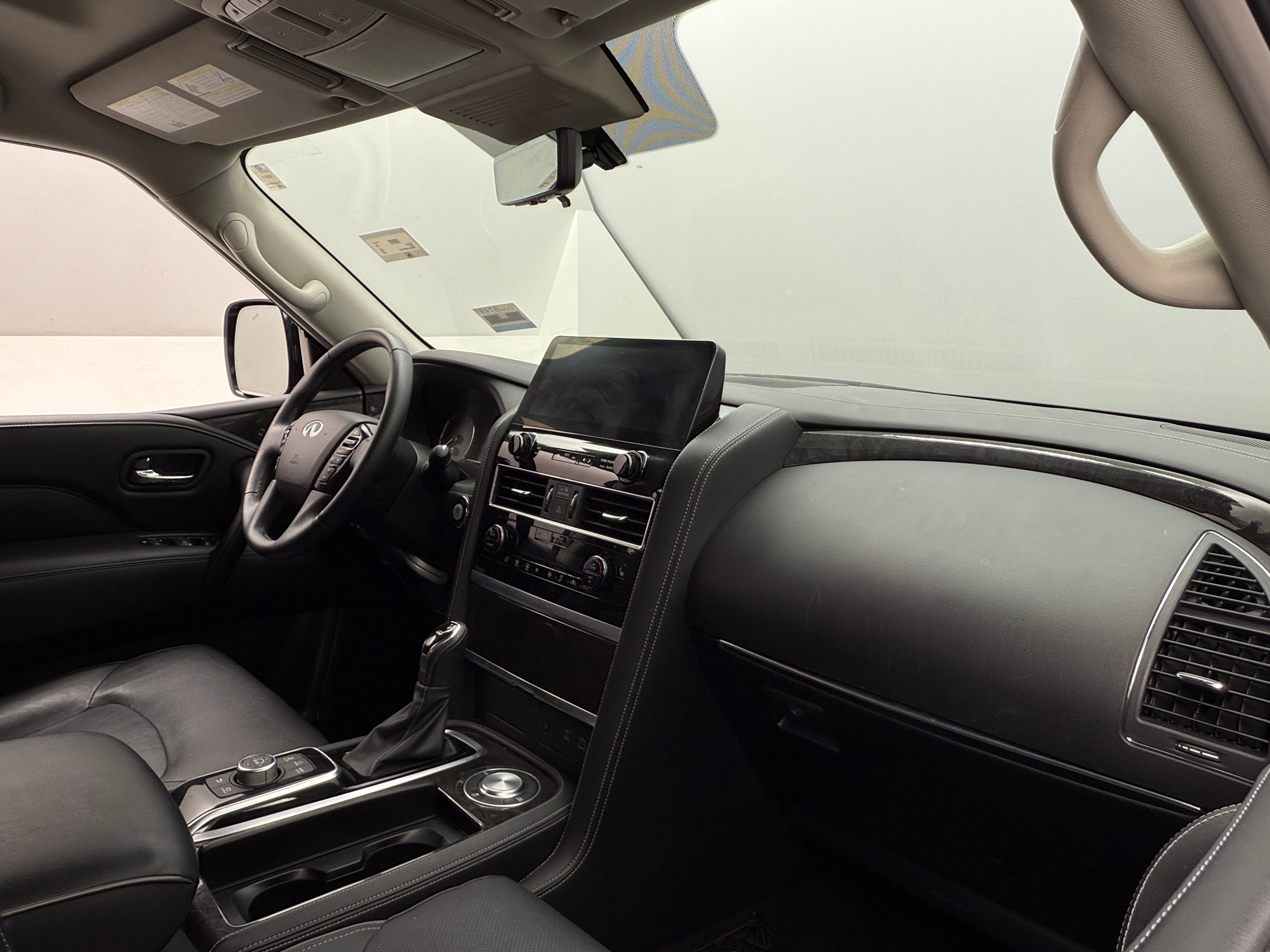 2023 INFINITI QX80 Luxe 2