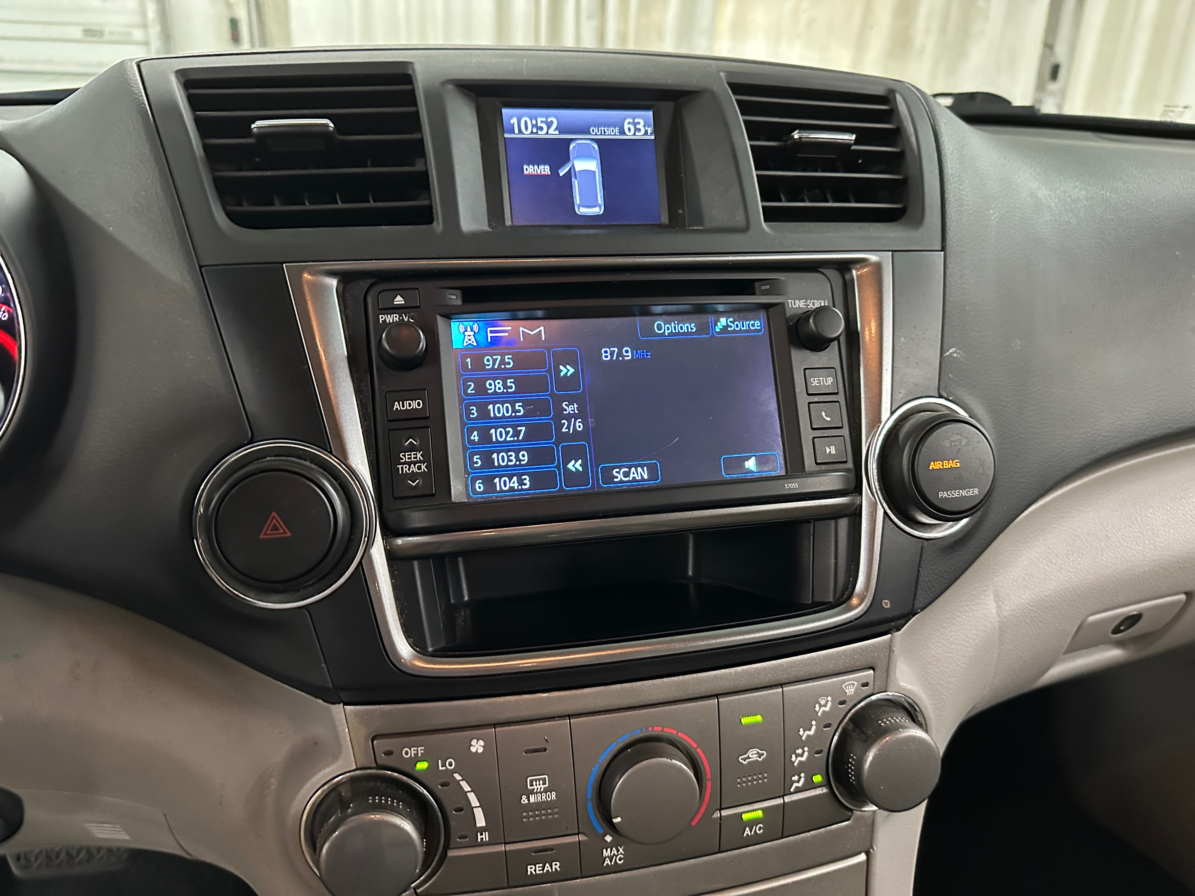 2013 Toyota Highlander Plus 4