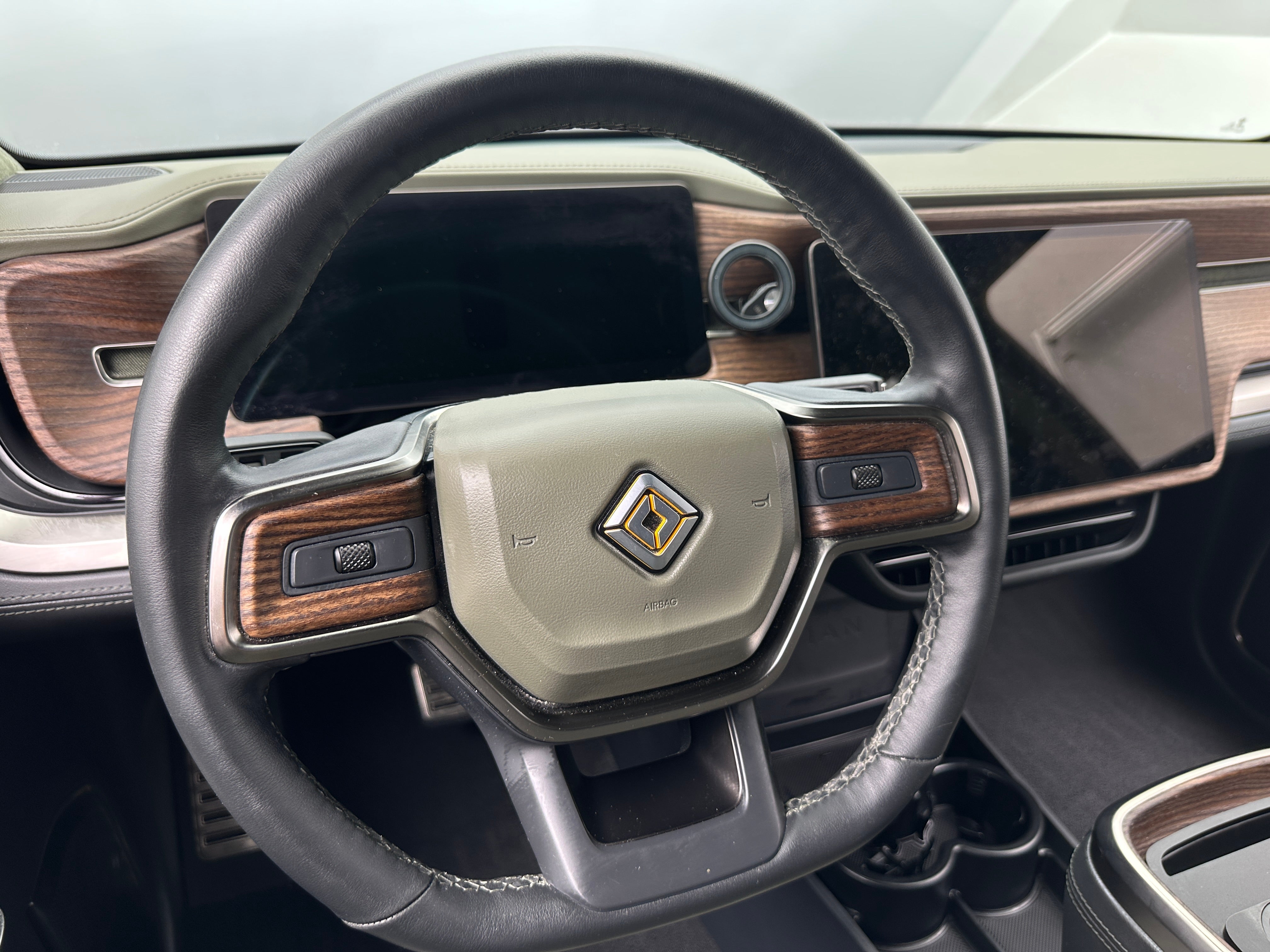 2023 Rivian R1S Adventure 4
