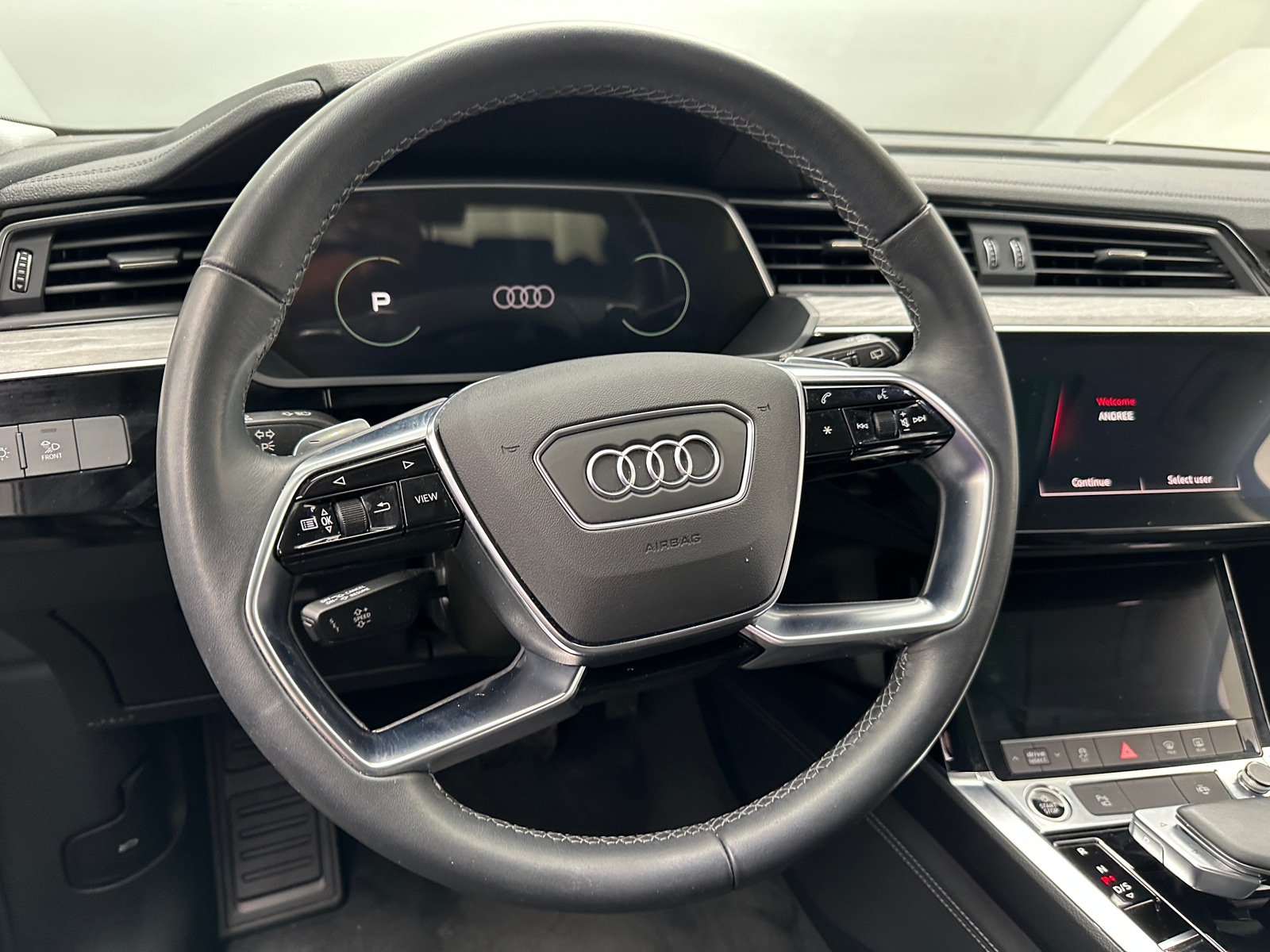 Thumbnail: 2022 Audi e-tron - 4