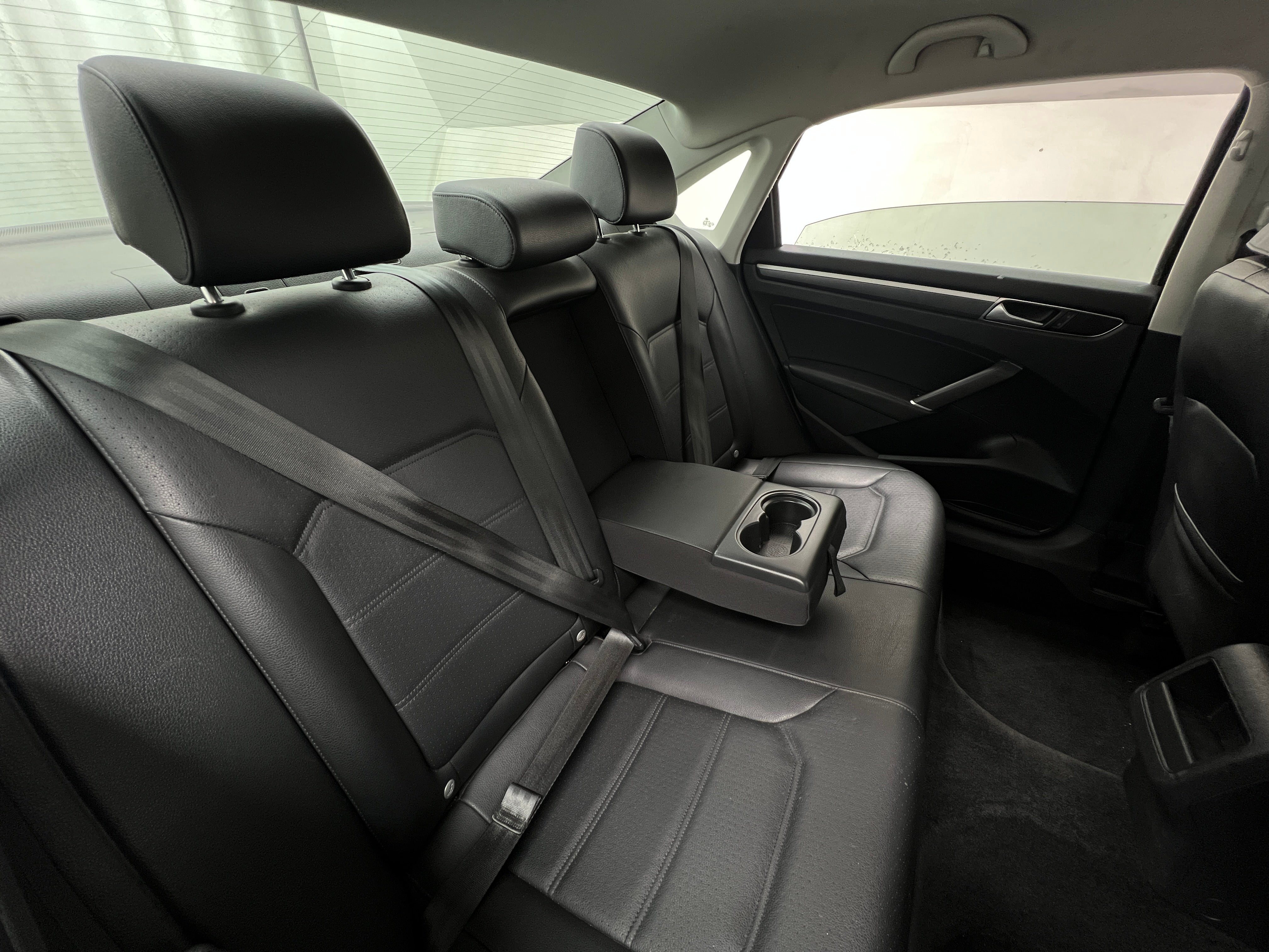 2016 Volkswagen Passat R-Line 5