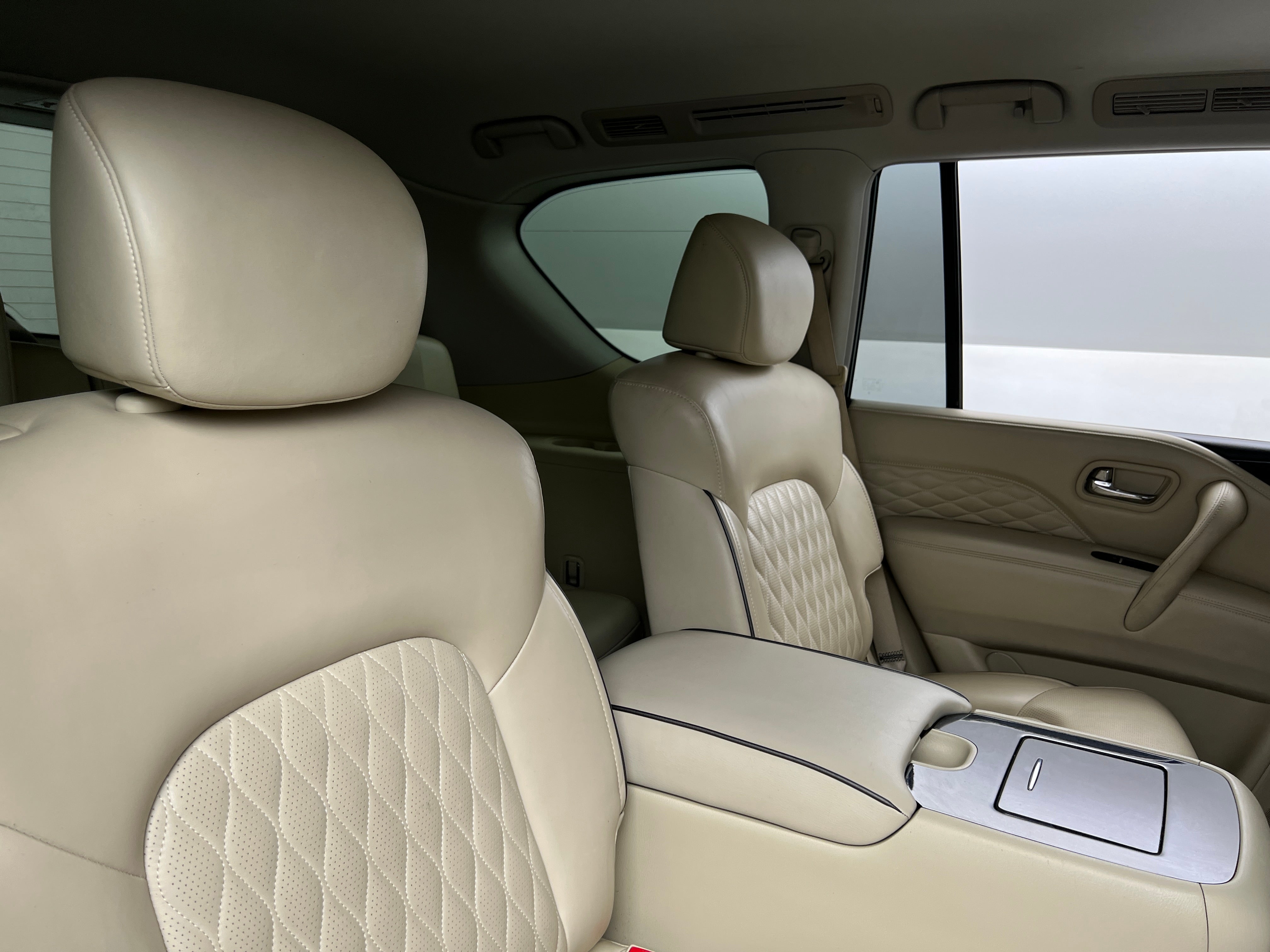 2019 INFINITI QX80 Luxe 5