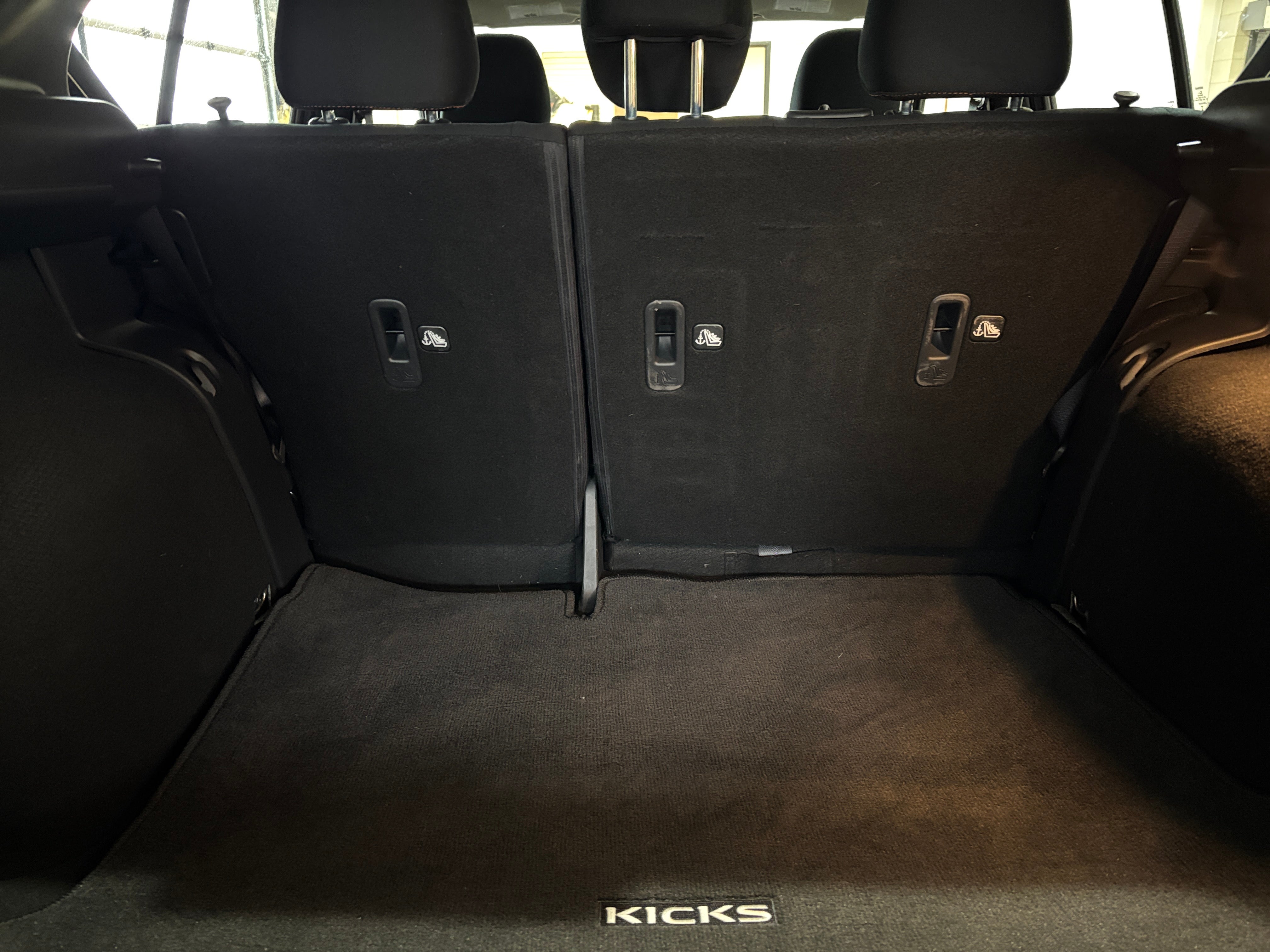 2024 Nissan Kicks SR 6