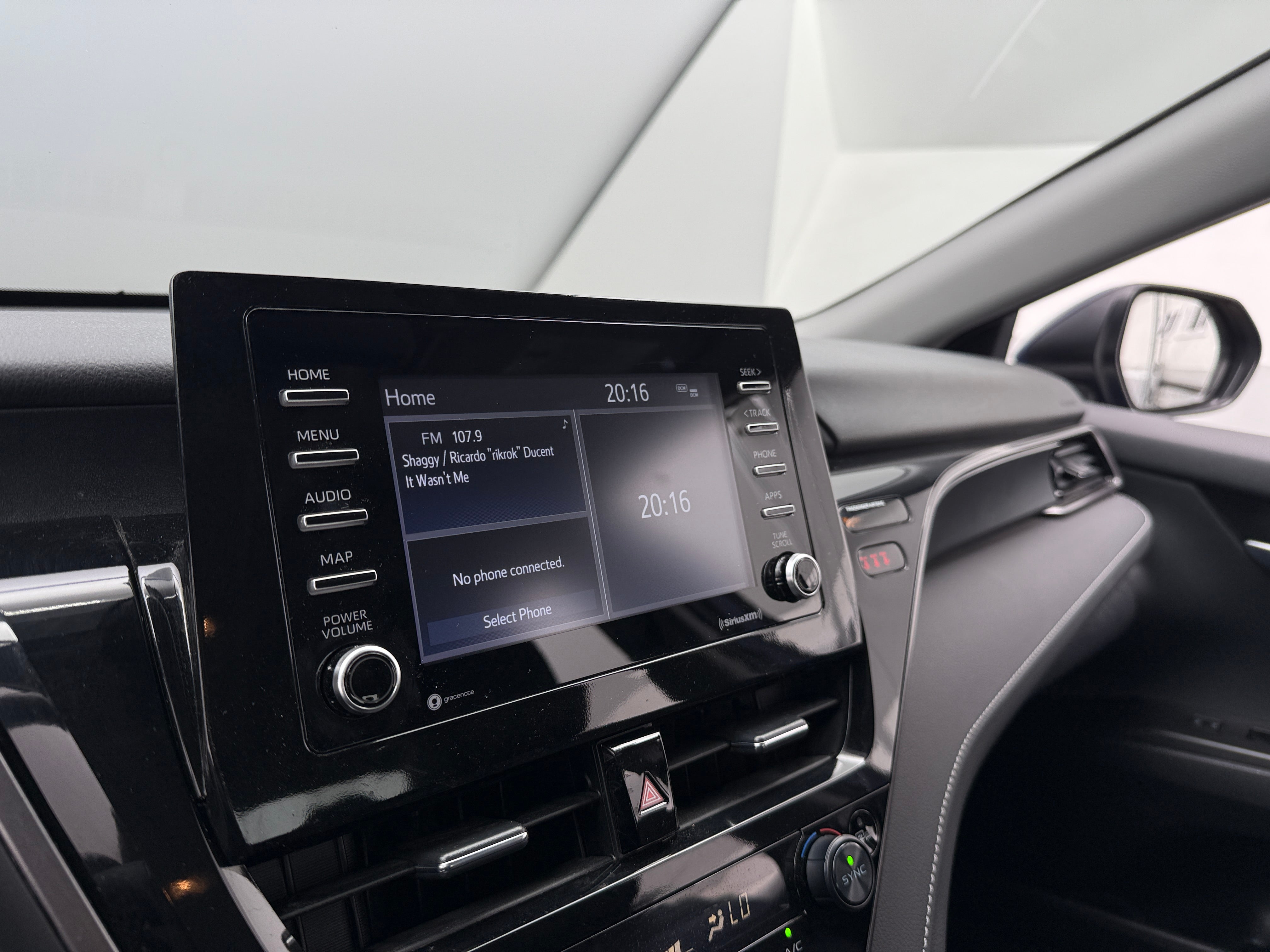 2024 Toyota Camry SE 3