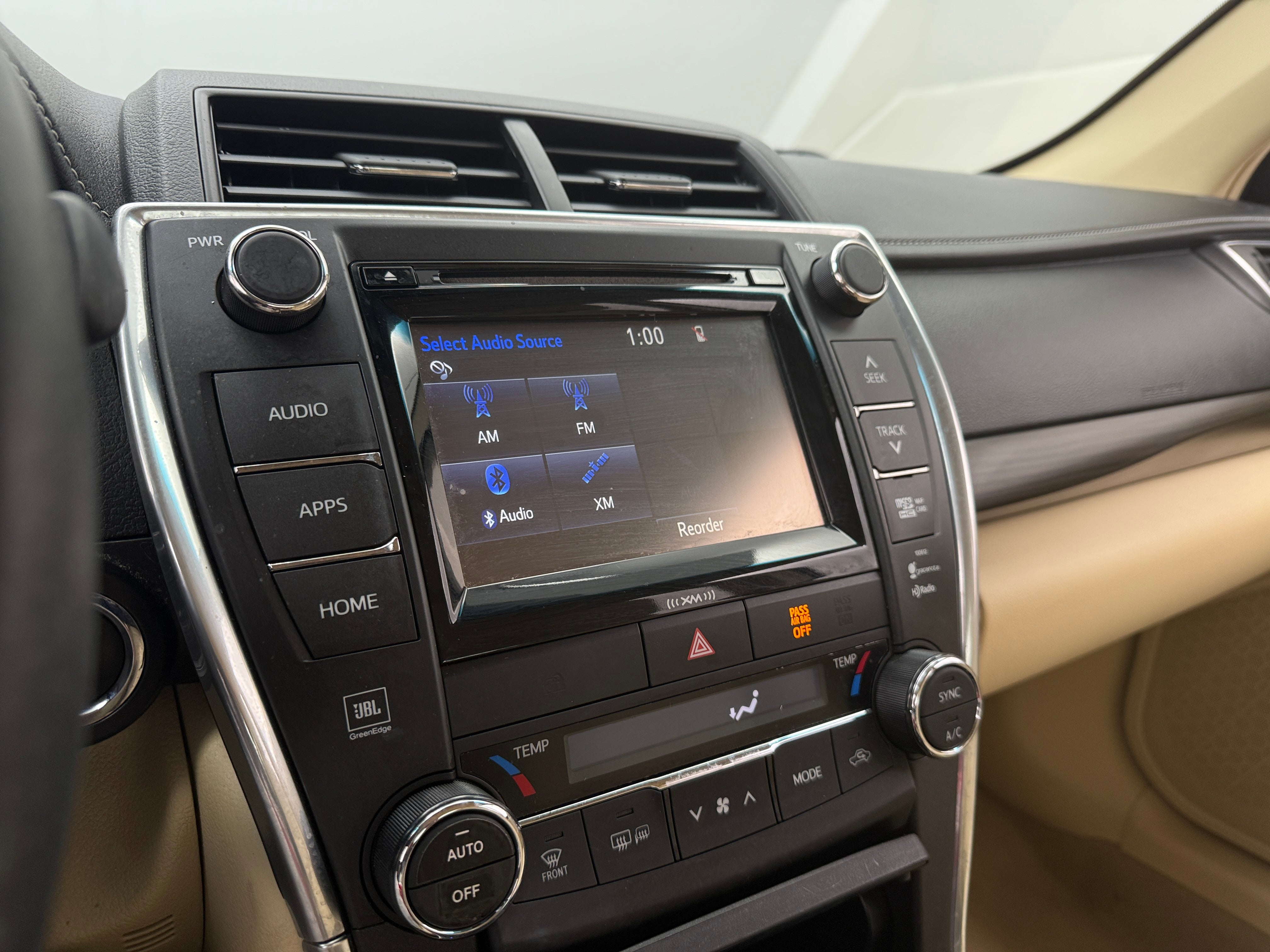 2017 Toyota Camry XLE 4