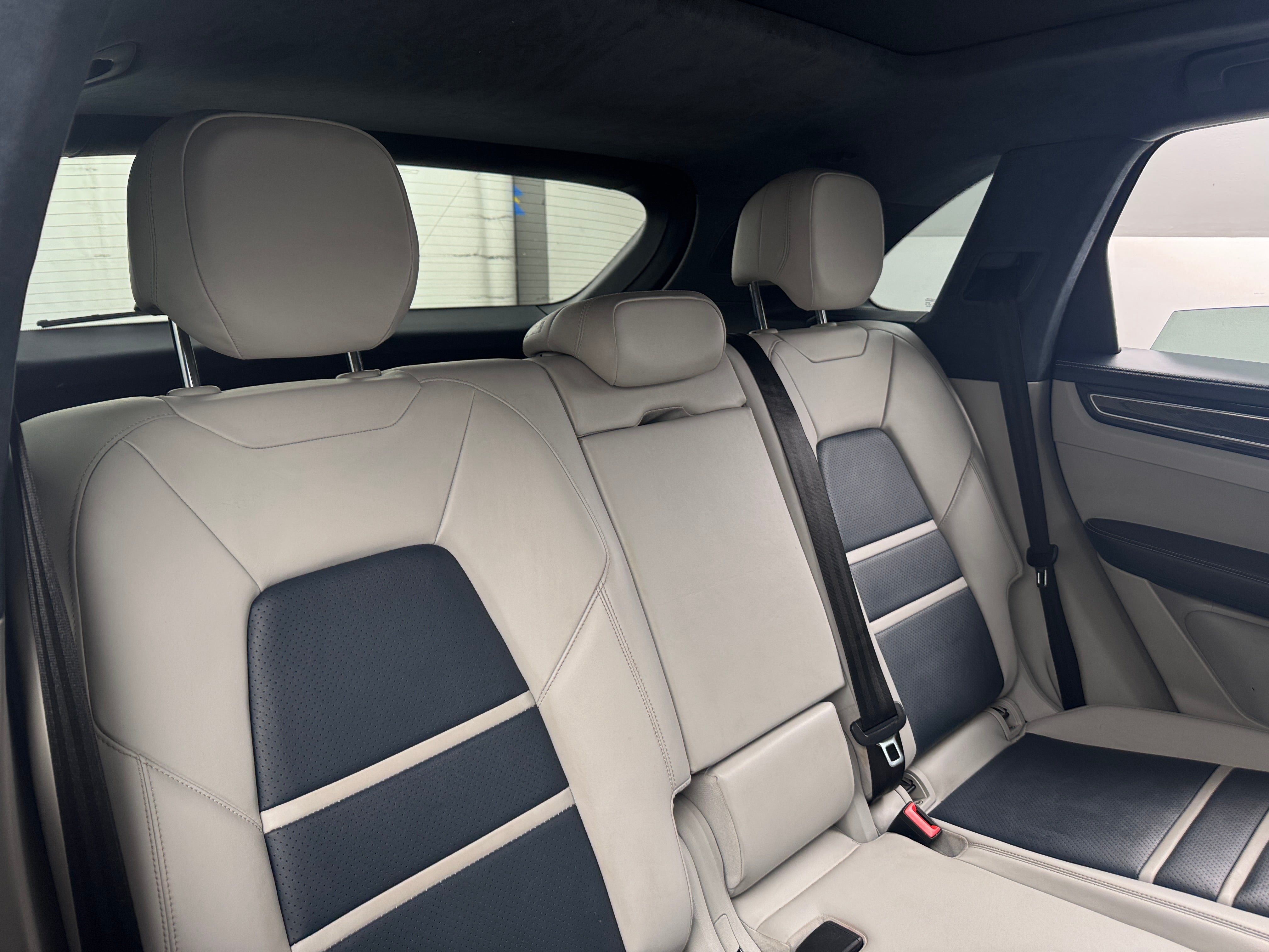 2022 Porsche Cayenne Base 5