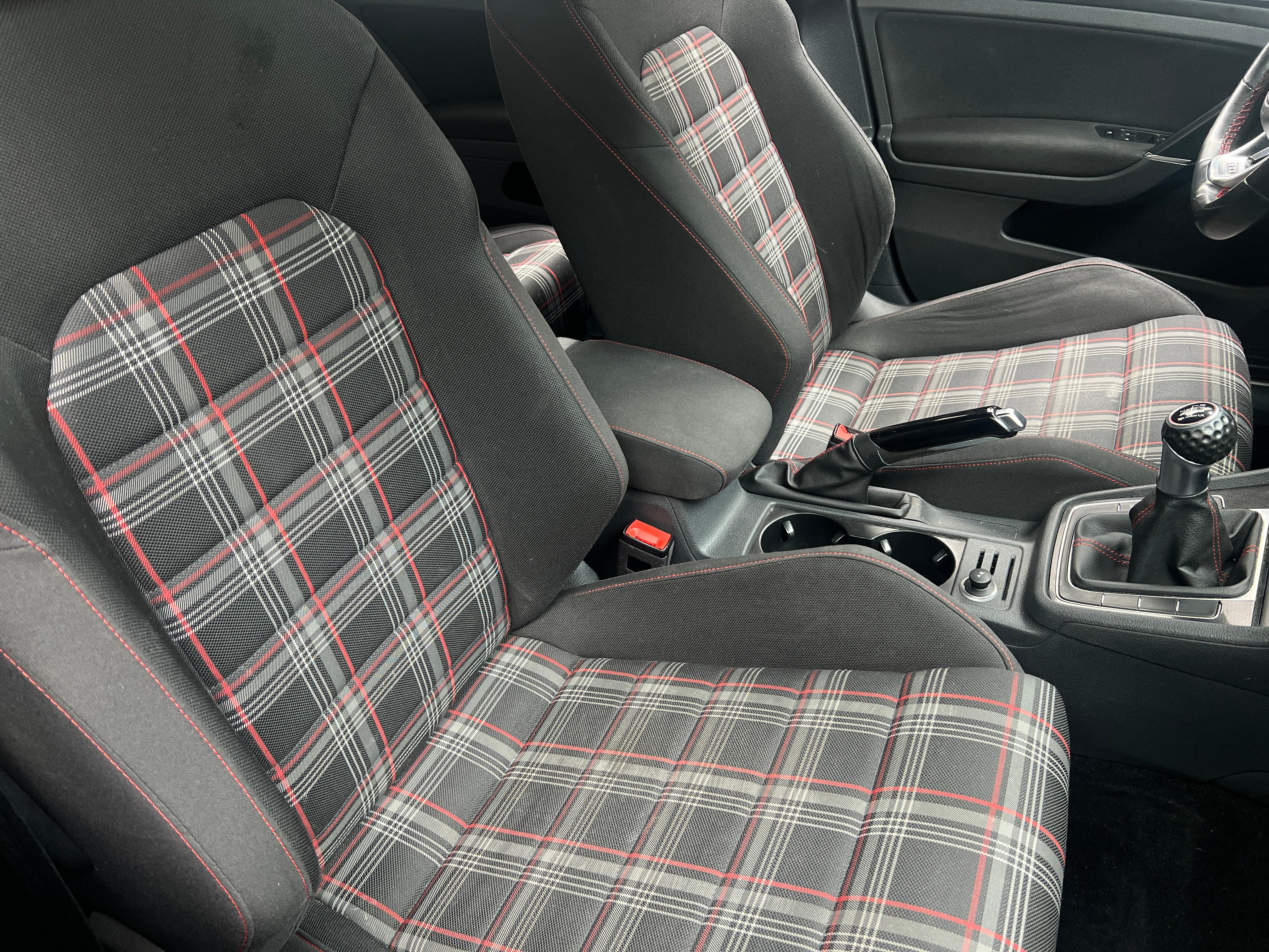 Thumbnail: 2016 Volkswagen Golf - 2