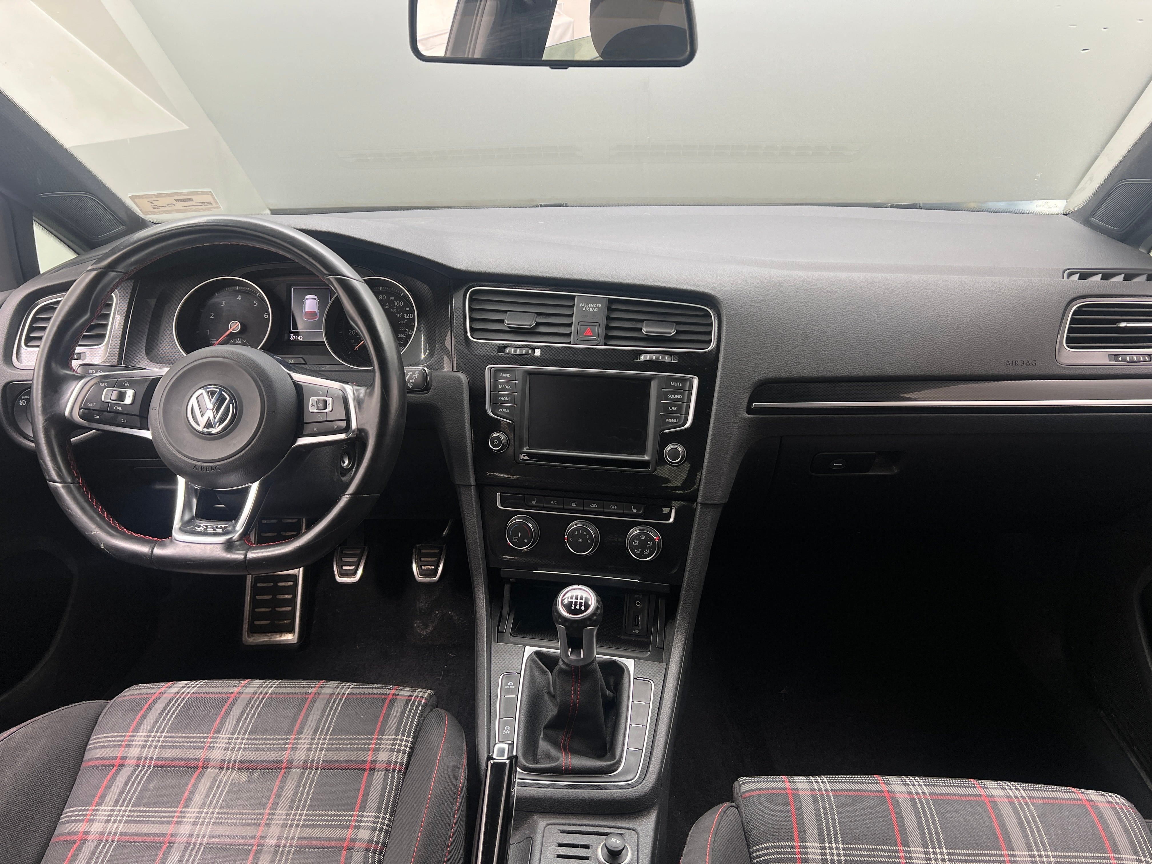 Thumbnail: 2016 Volkswagen Golf - 3
