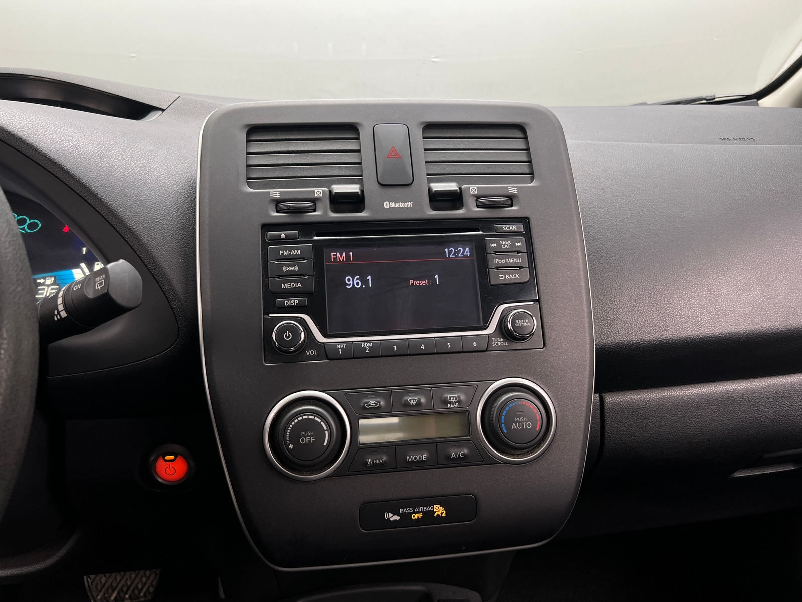 Thumbnail: 2017 Nissan Leaf - 4