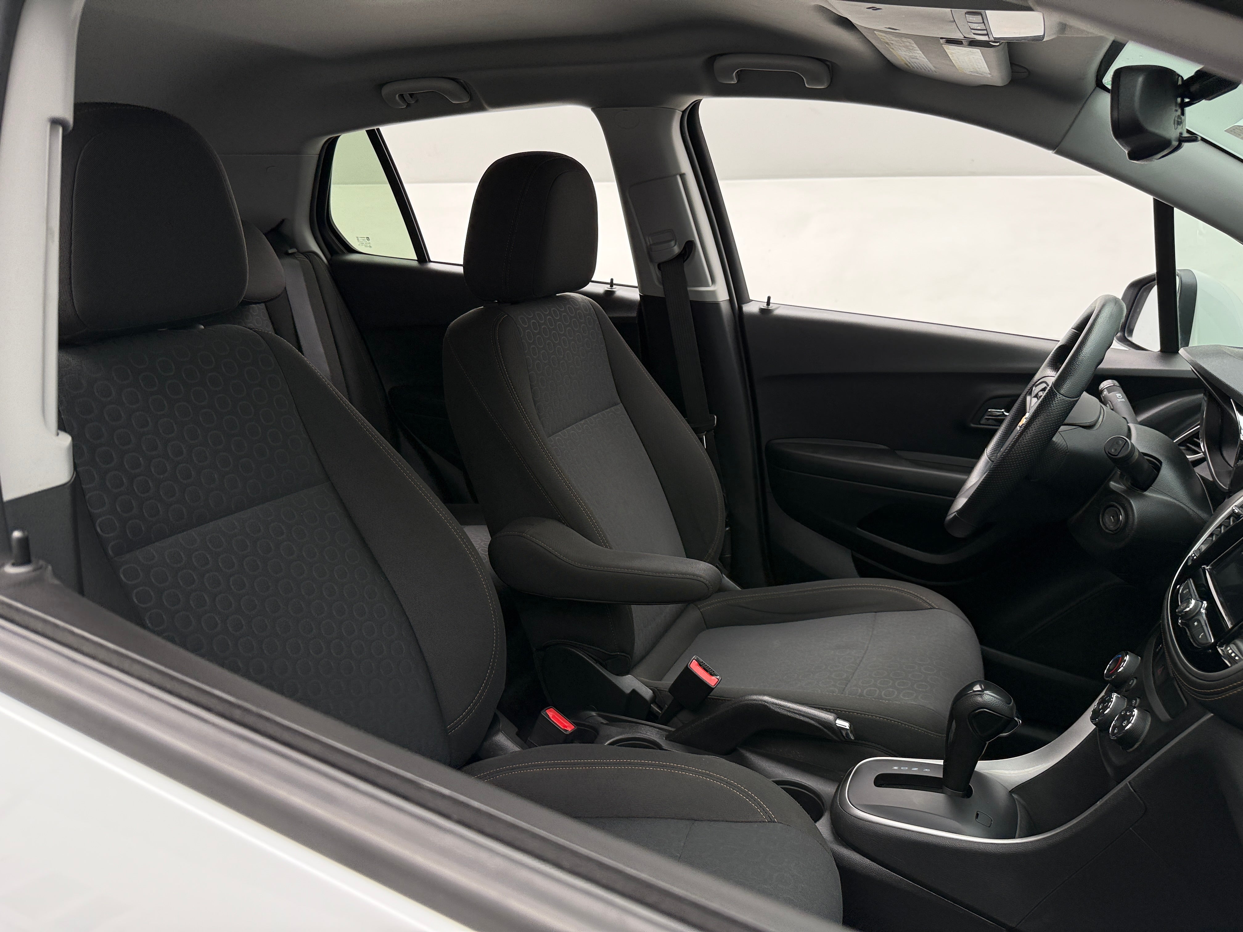 2022 Chevrolet Trax LS 2