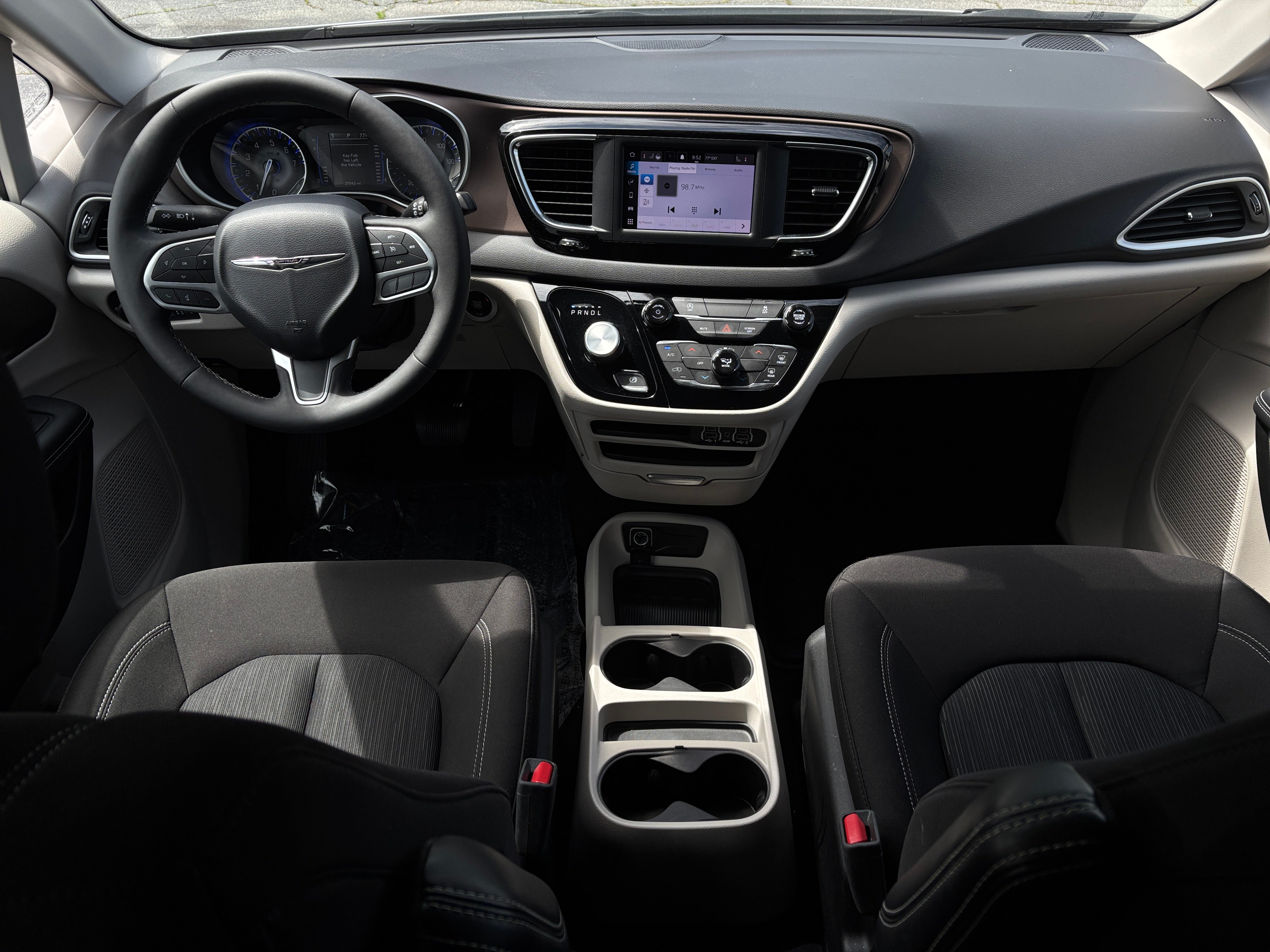2024 Chrysler Voyager LX 3