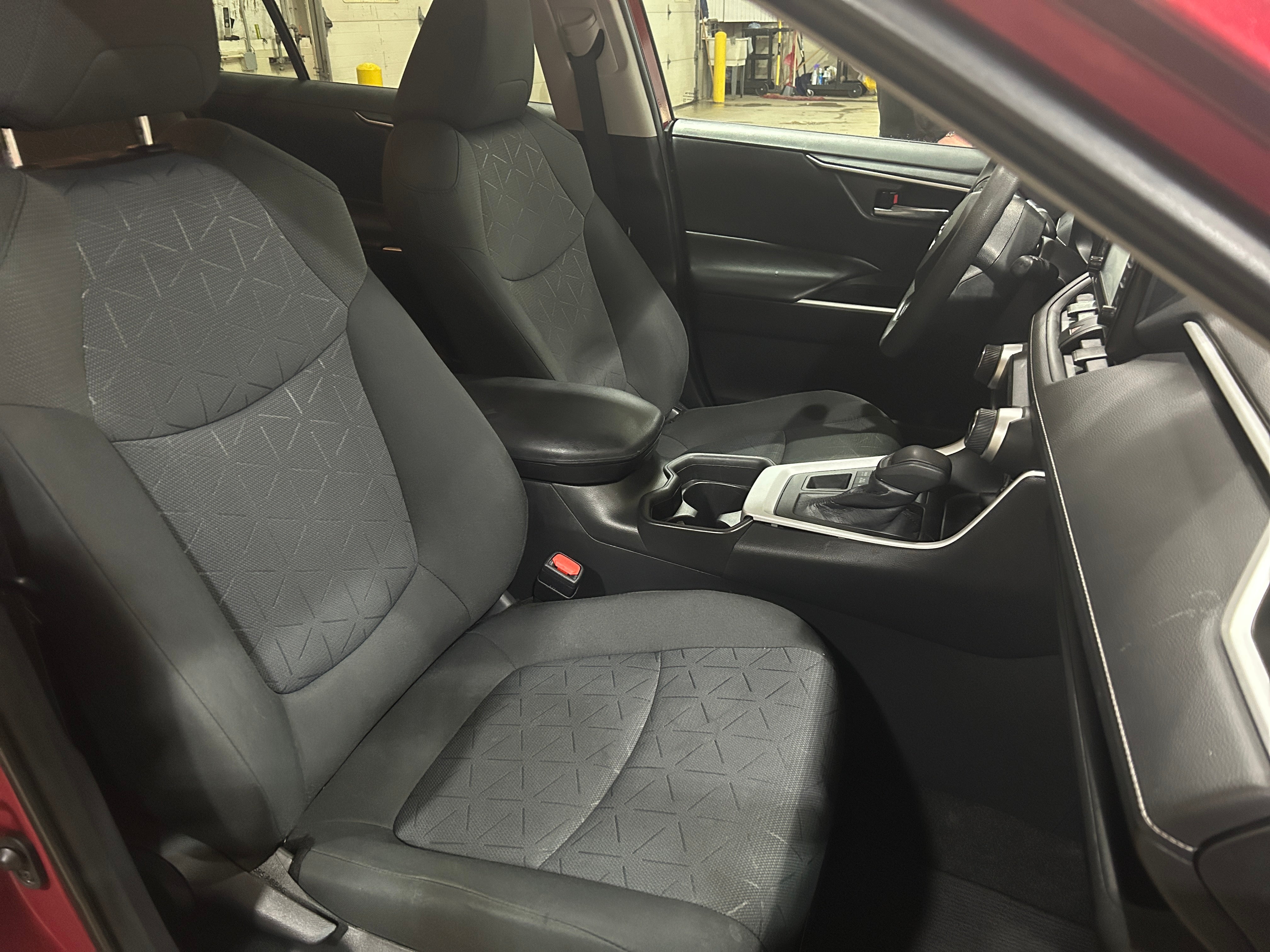 2021 Toyota RAV4 XLE 2