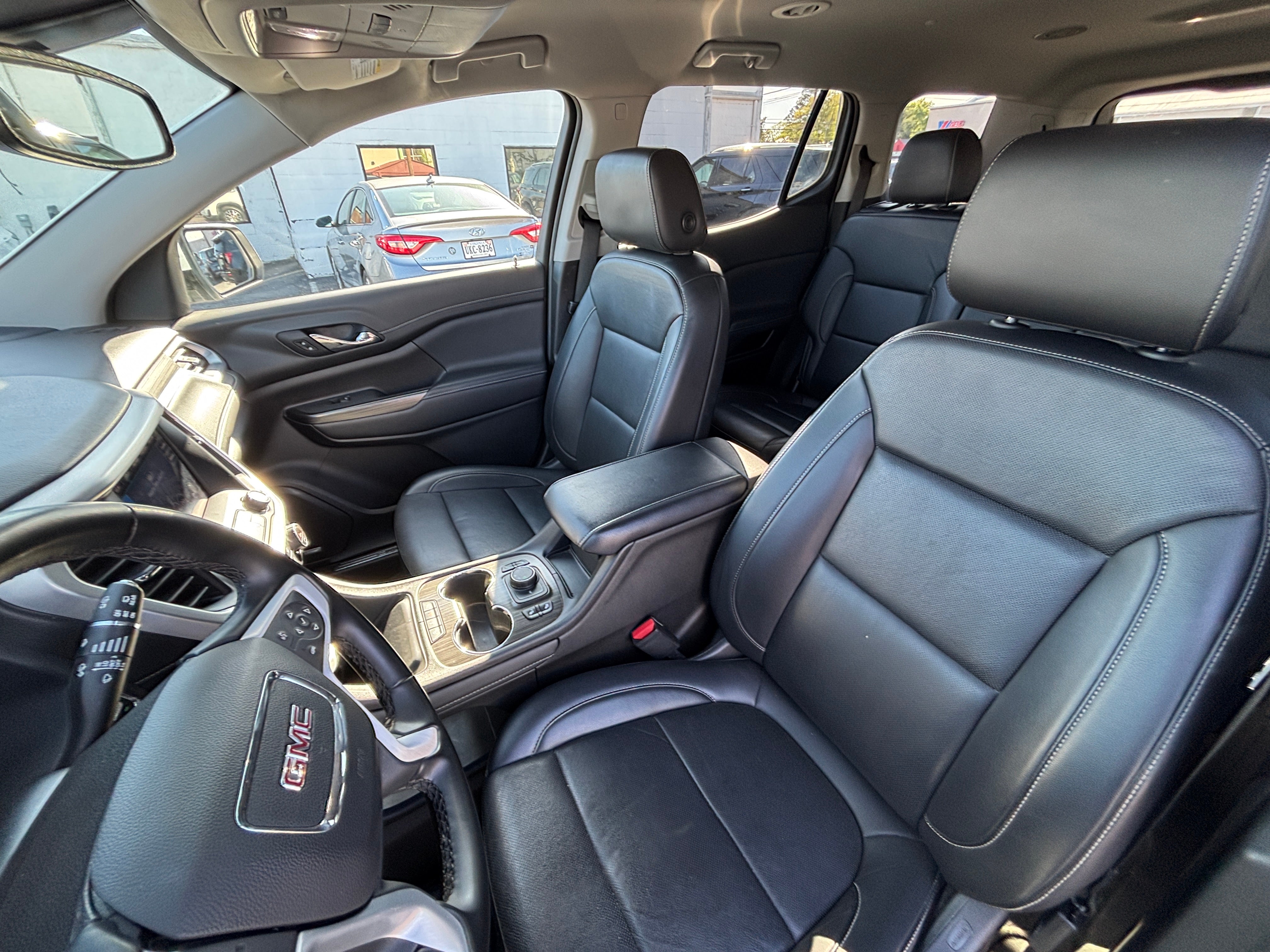 2023 GMC Acadia SLT 2