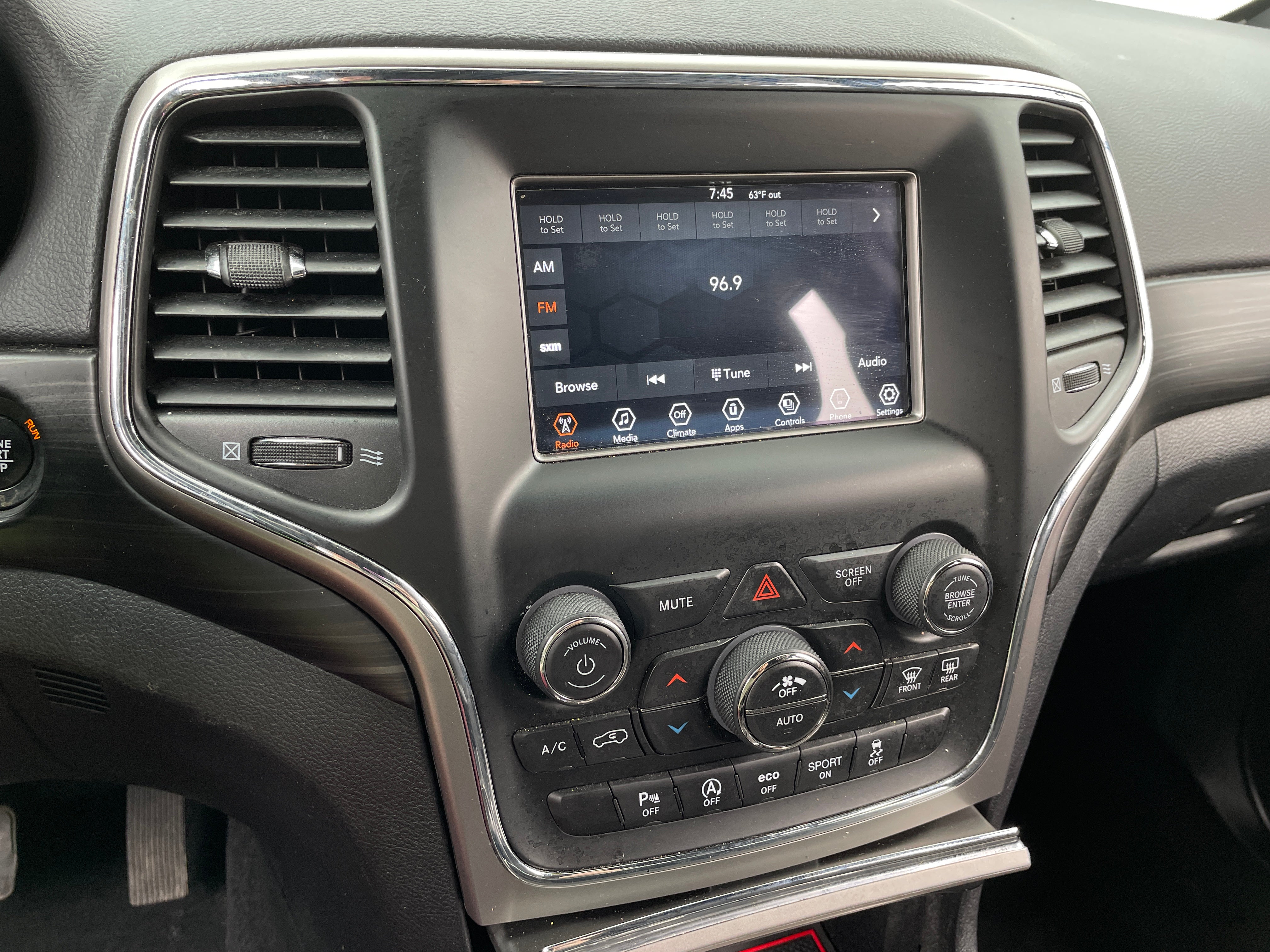 2021 Jeep Grand Cherokee Laredo 4