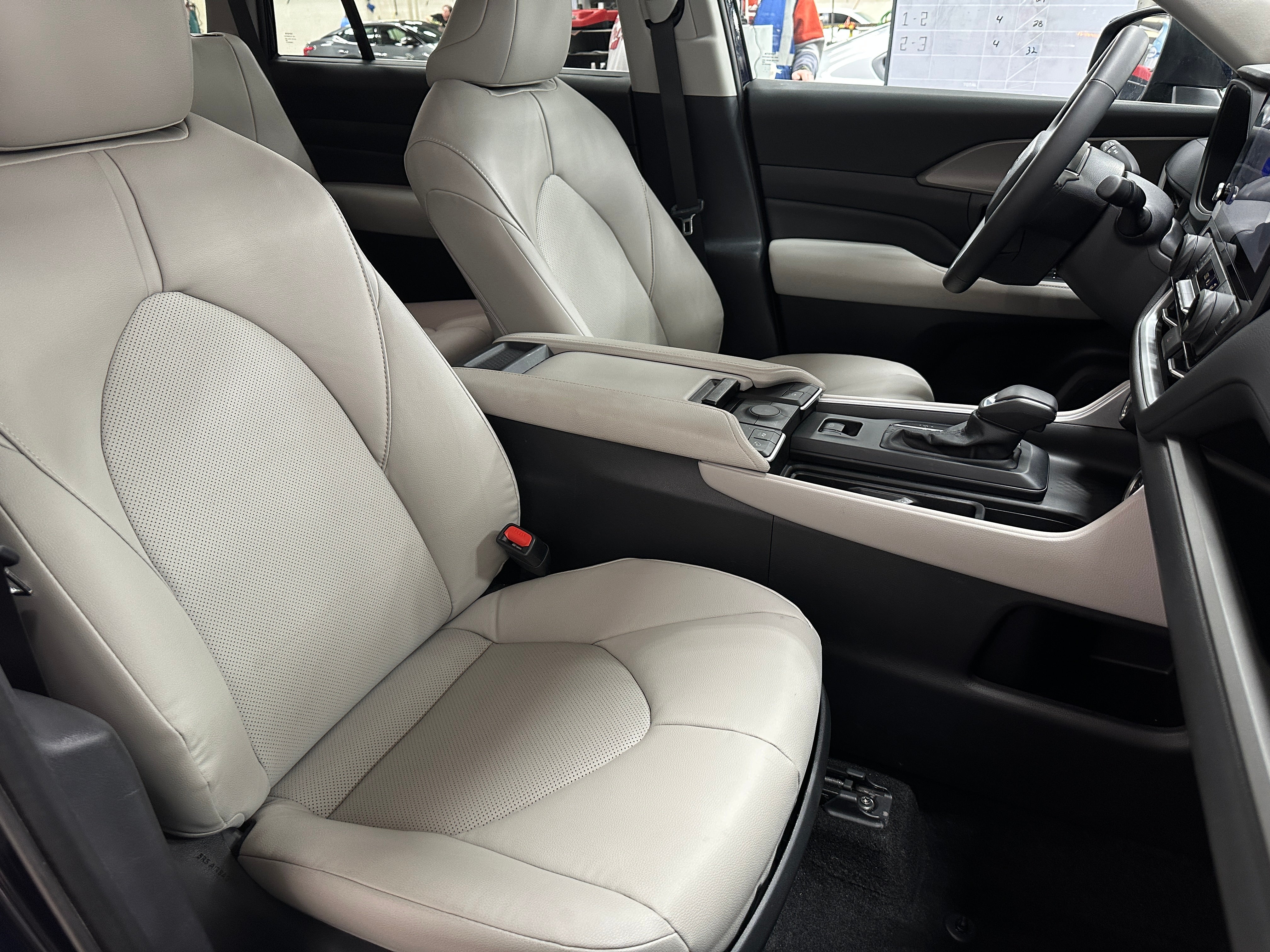 2024 Toyota Grand Highlander XLE 2