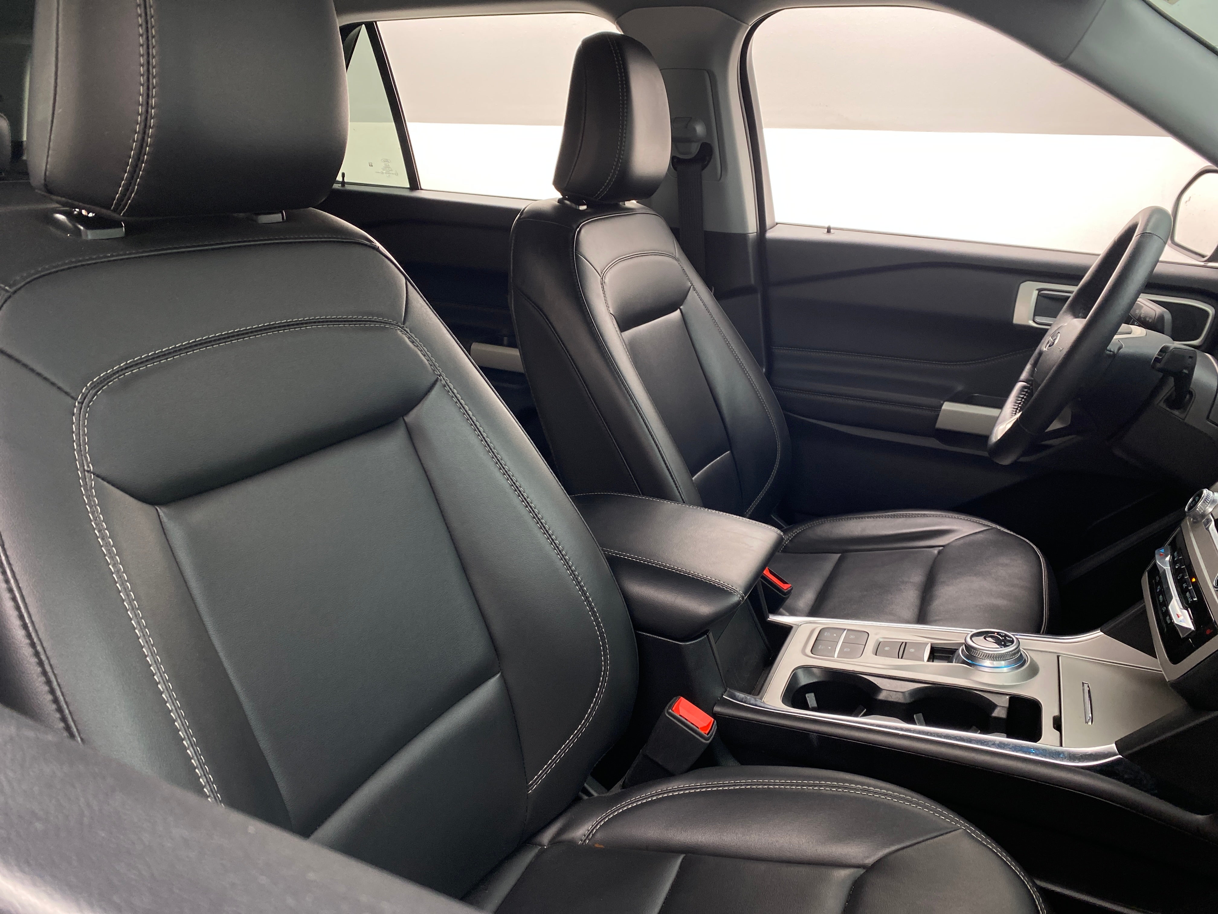 2024 Ford Explorer XLT 2
